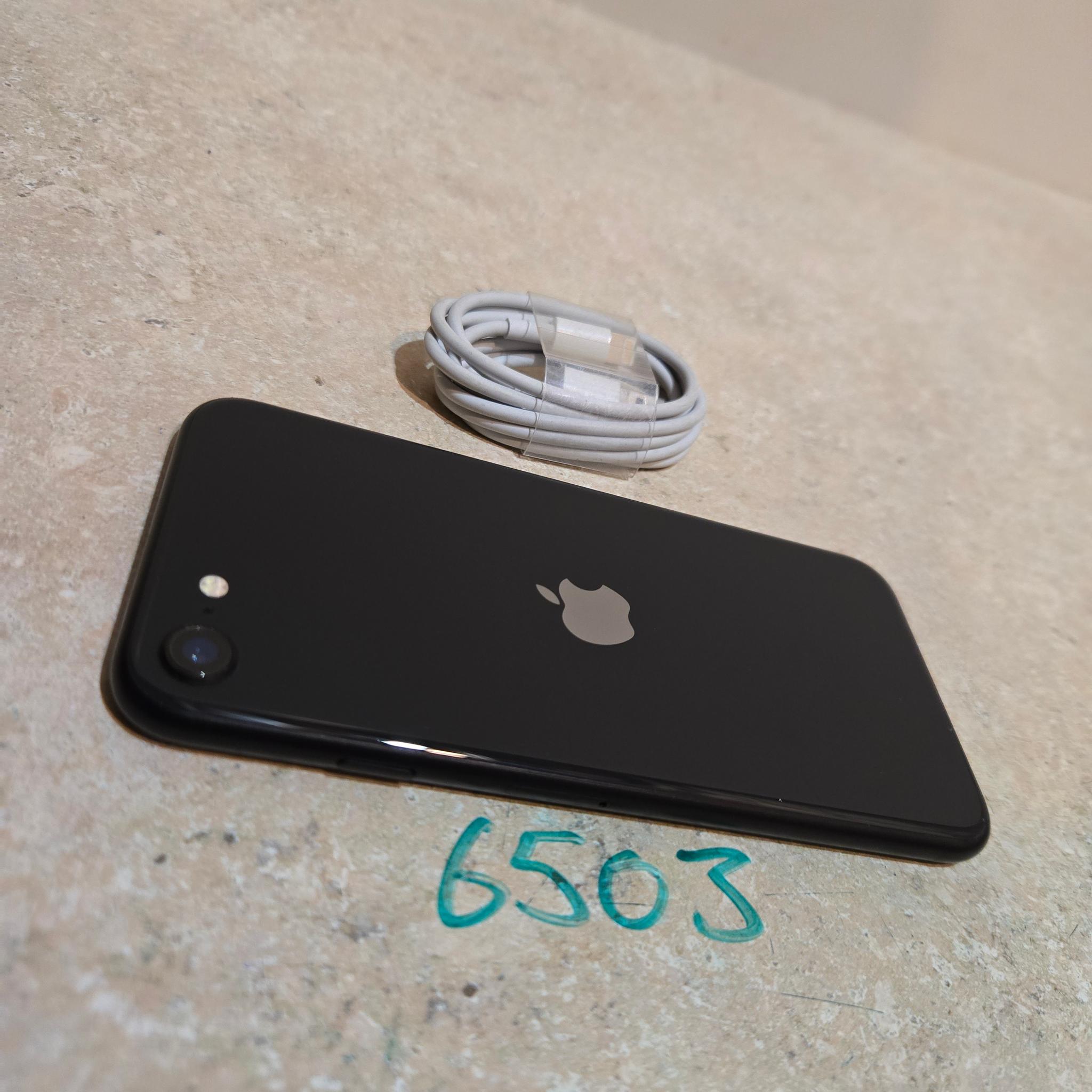 Apple iphone SE Phone - 2nd Generation - 64GB - Unlocked