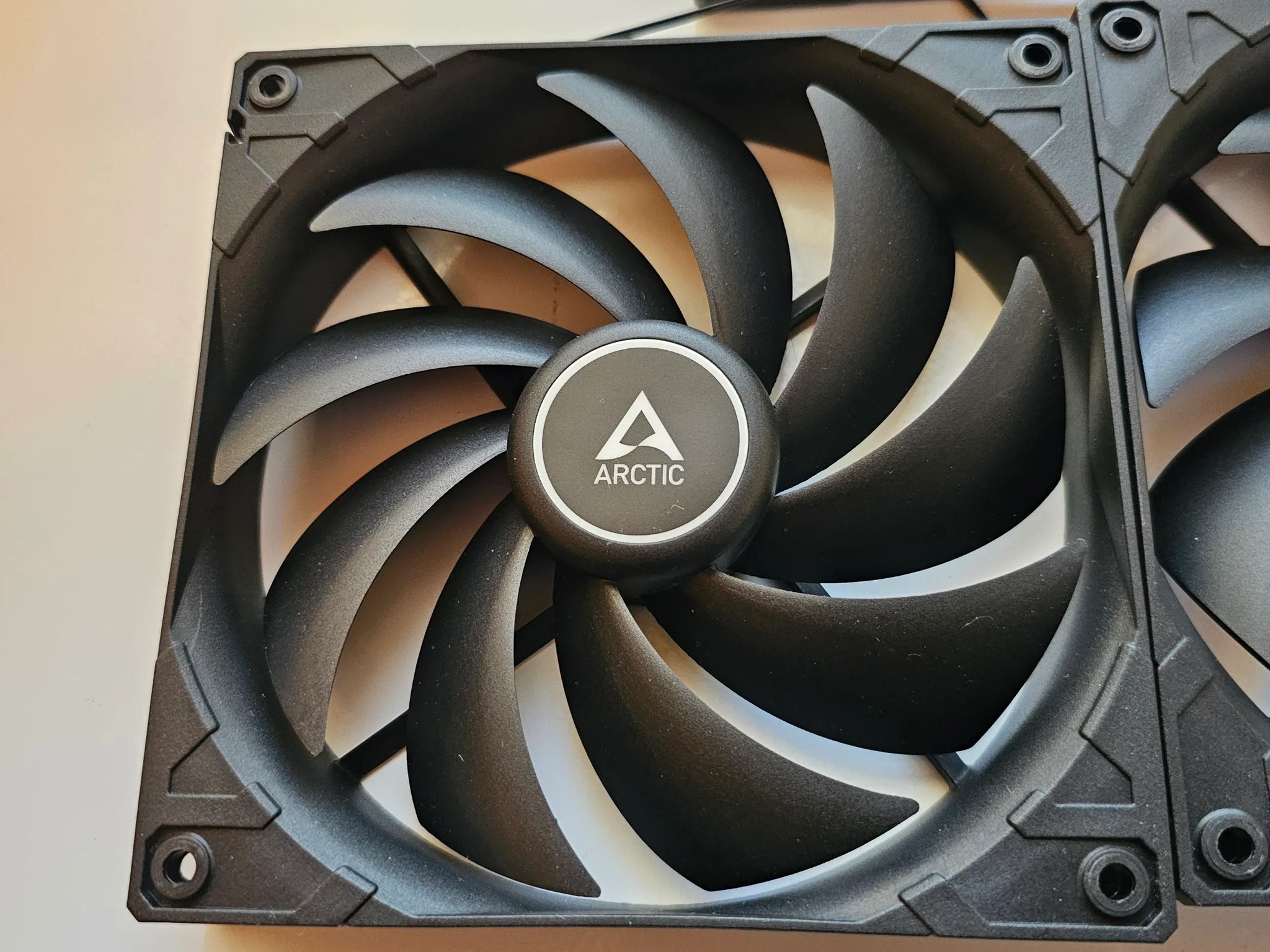 ARCTIC F14 PWM PST (5 Pack) - 140 mm Case Fans with PWM Sharing Technology (PST)