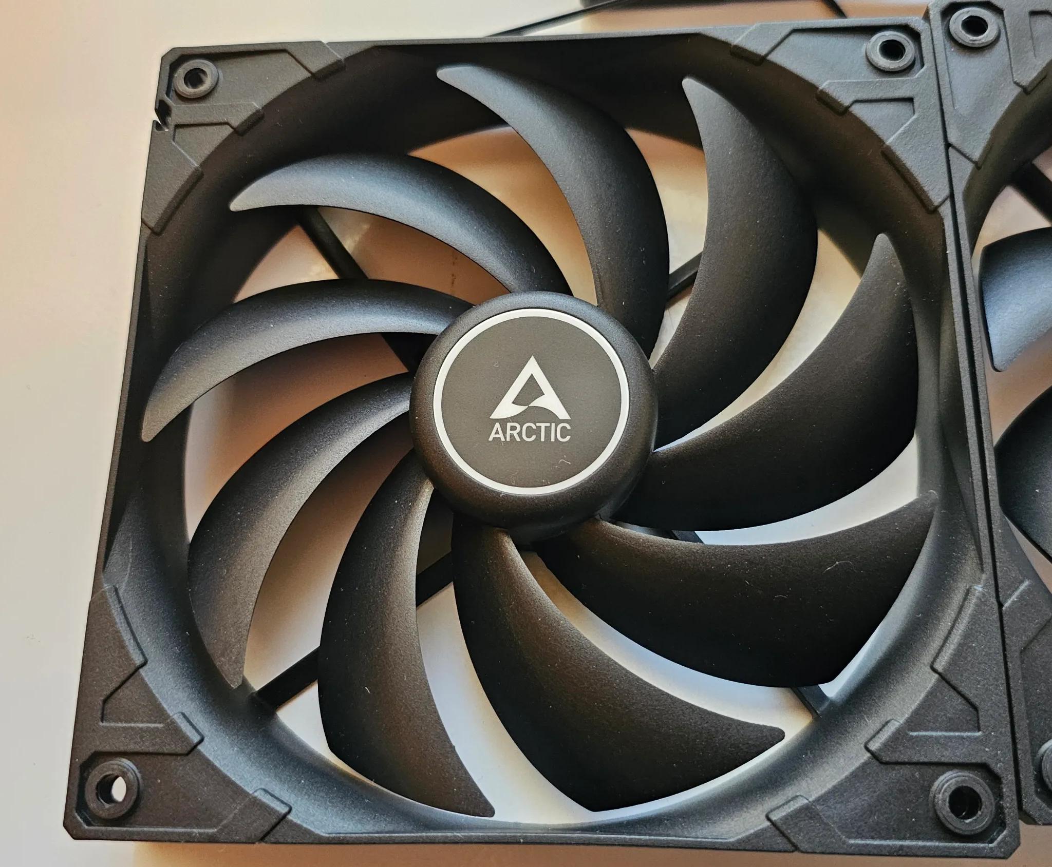 ARCTIC F14 PWM PST (5 Pack) - 140 mm Case Fans with PWM Sharing Technology (PST)