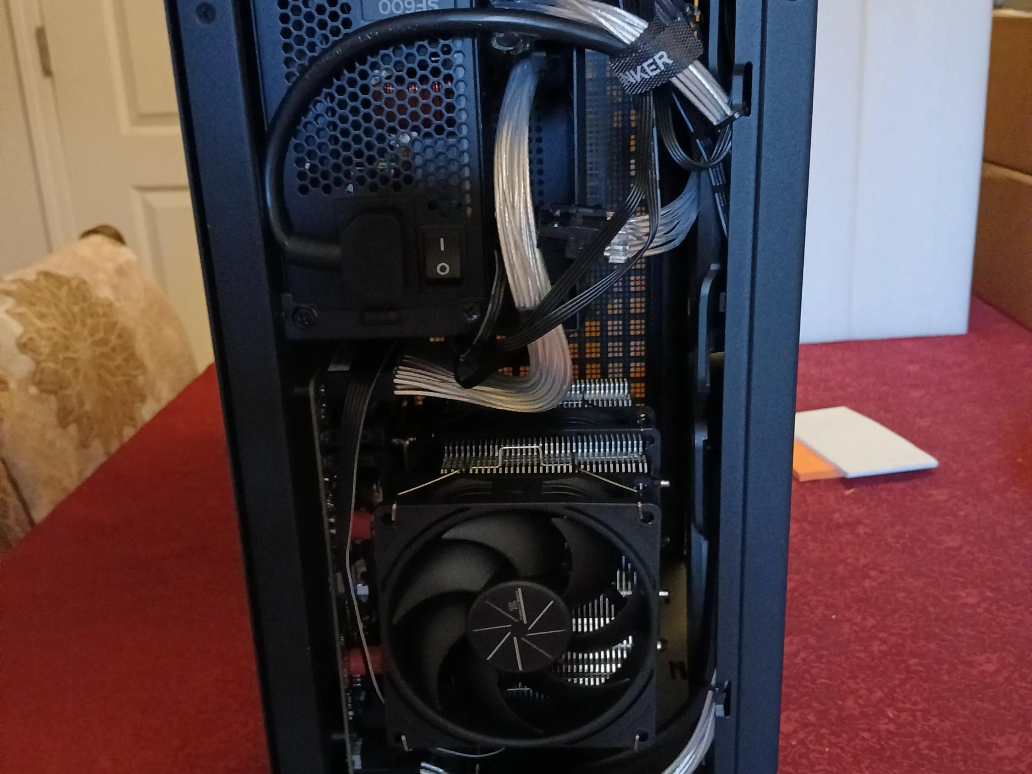 Gigabyte A620i AX itx, Ryzen 7500F, Corsair SF600, Hyte Revolt 3