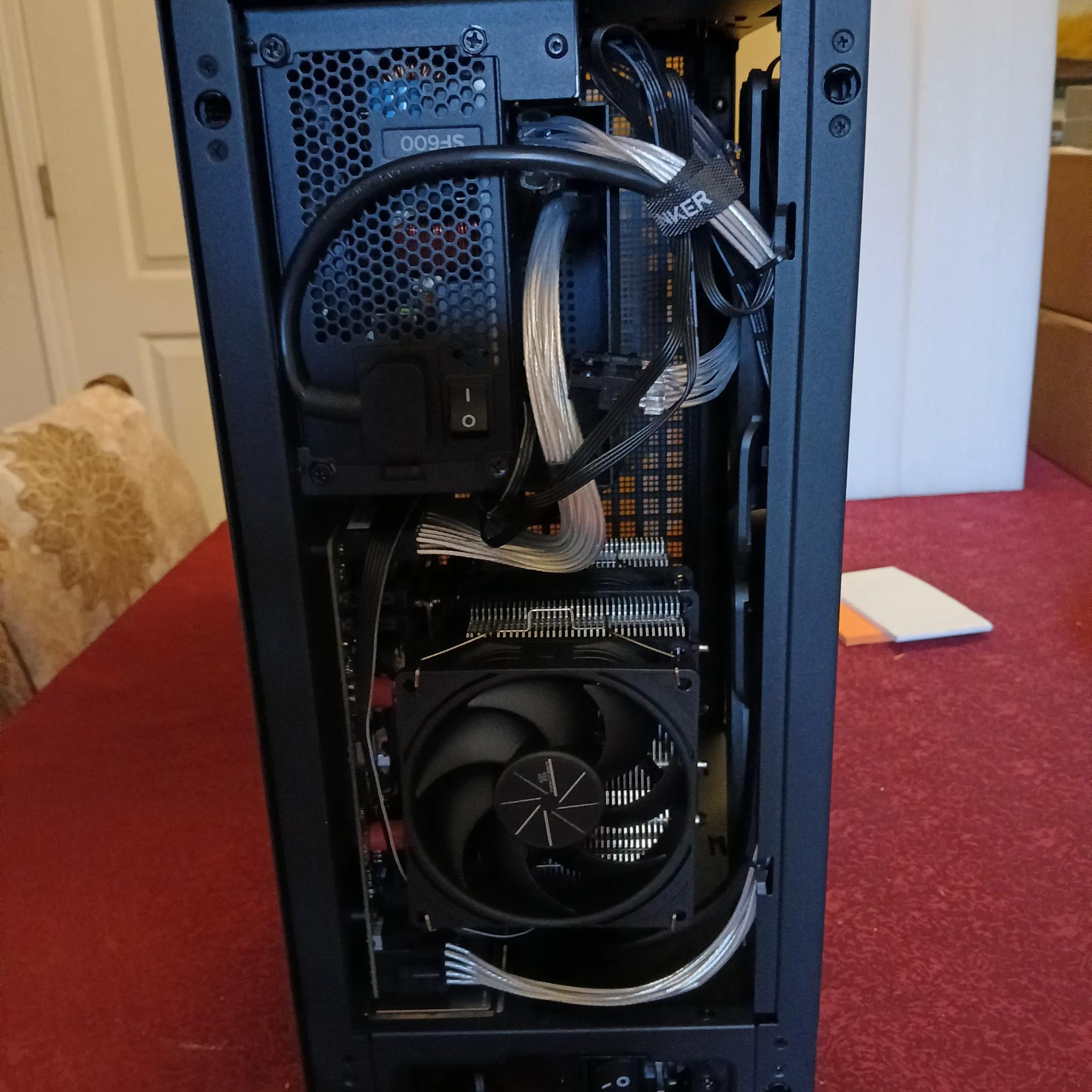Gigabyte A620i AX itx, Ryzen 7500F, Corsair SF600, Hyte Revolt 3