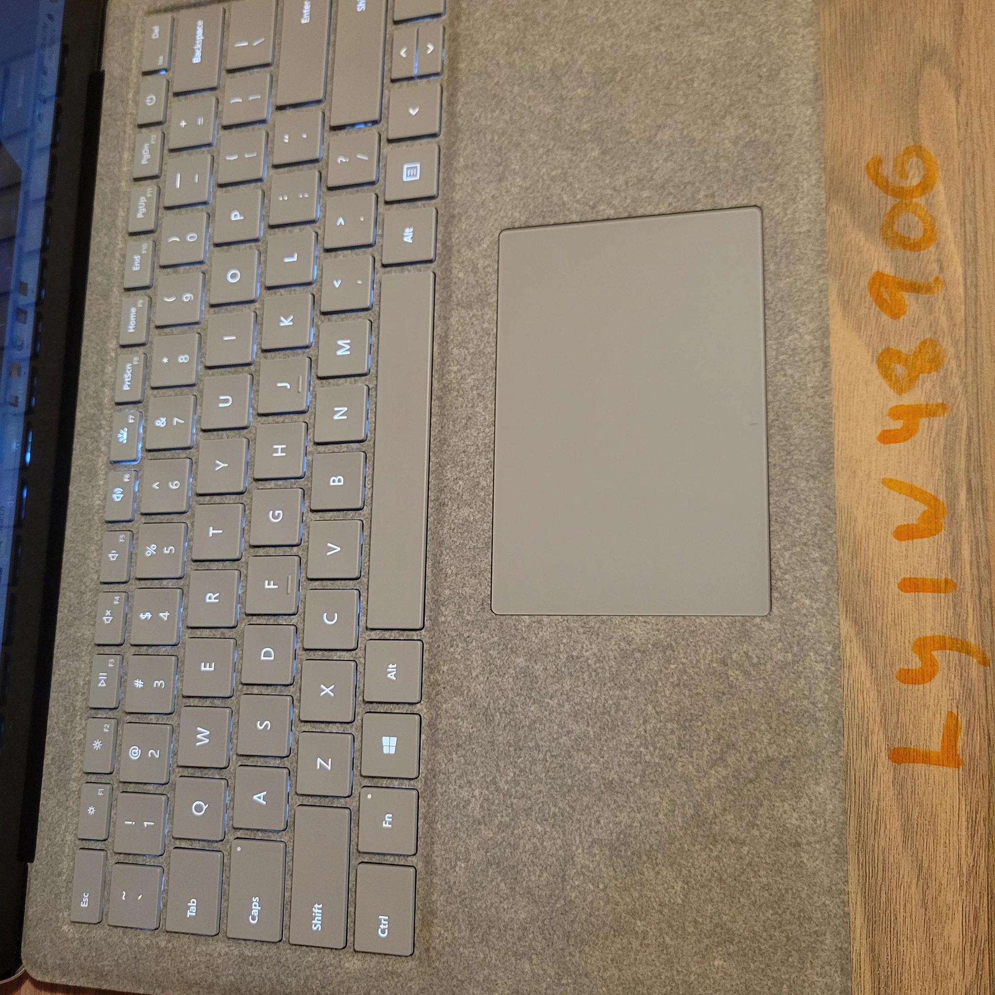 Microsoft Surface Laptop 2 - intel i7 - 512gb - 16gb ram - 13.5" touch screen