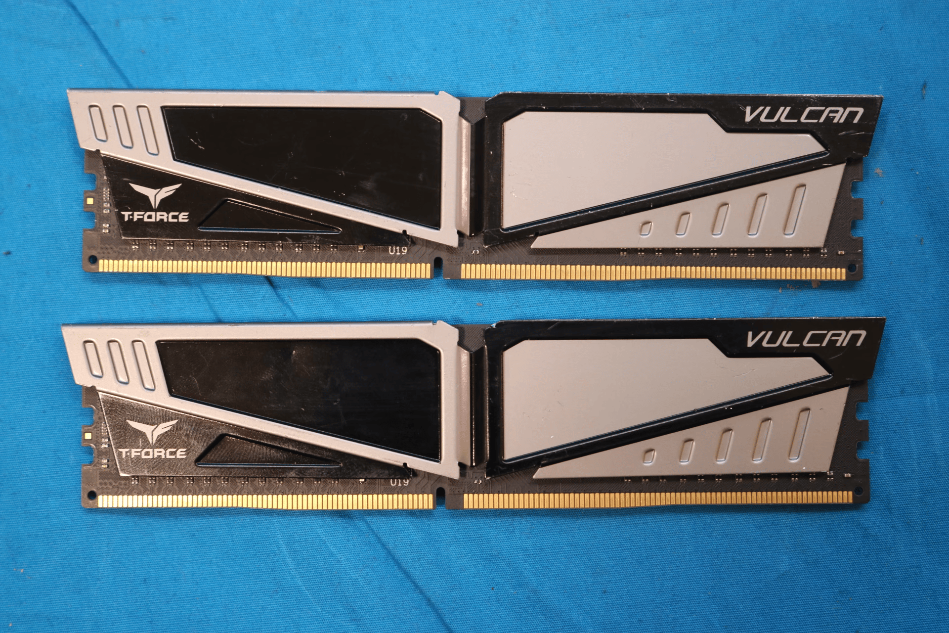 Team Group Vulcan 16GB (2x8GB) DDR4 2666MHz CL15 1.2V Desktop RAM TLGD48G2666HC15BBK