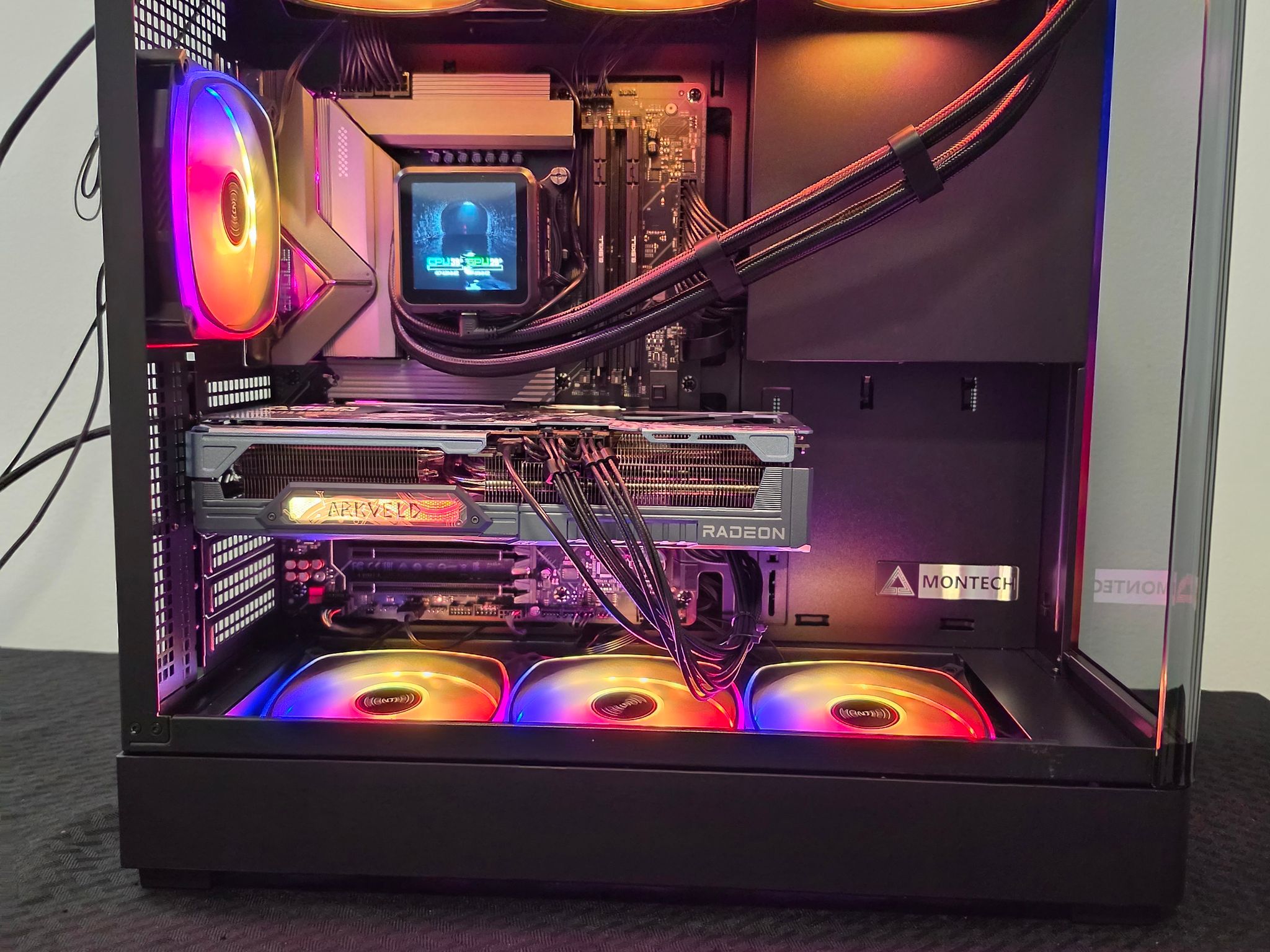 RX 9070 XT-Intel Core Ultra 7 270k plus-32 GB DDR5 6000-2 TB (1+1) NVME Beast Gaming PC