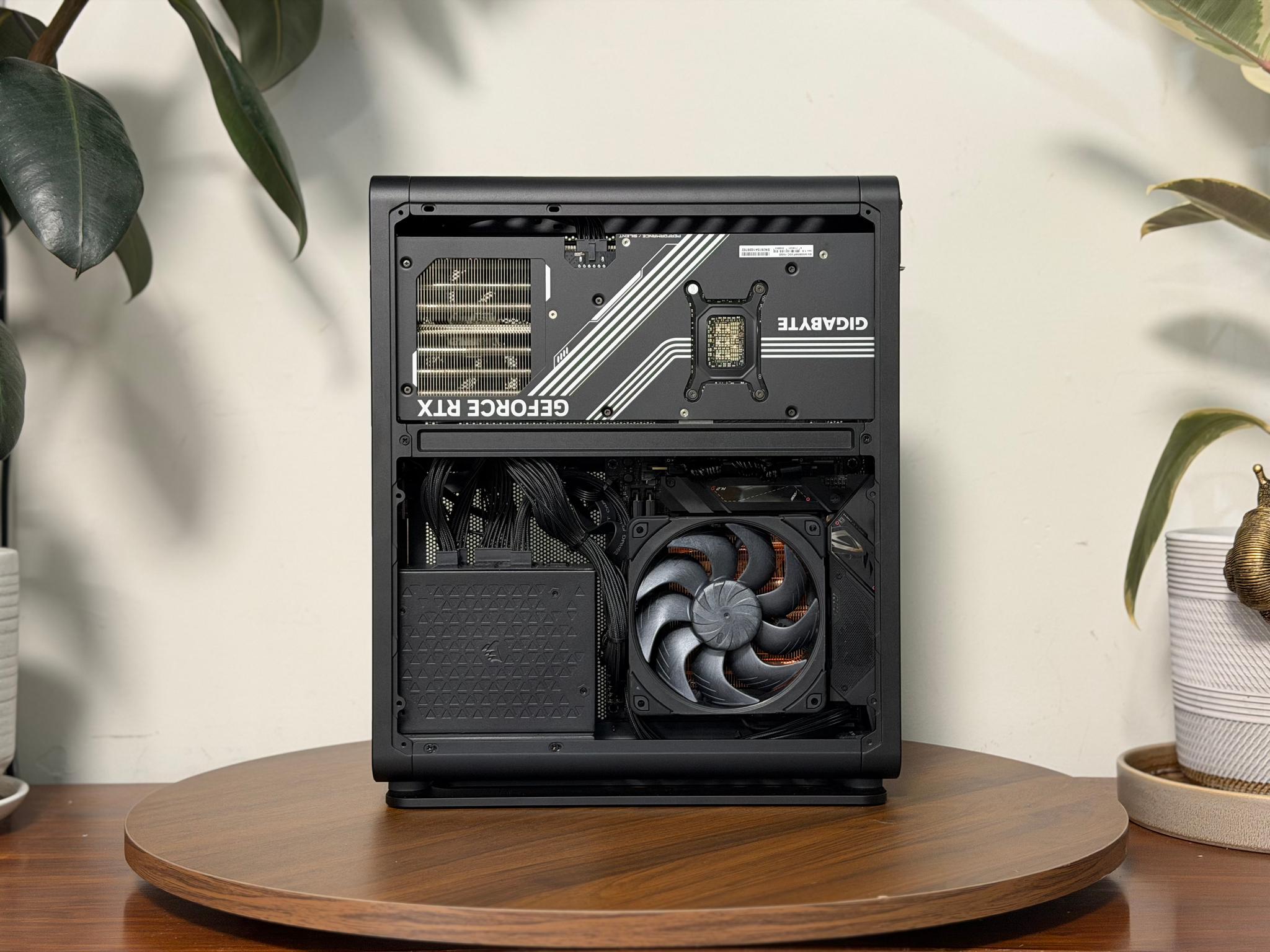 RTX 5080 Windforce OC SFF | Ryzen 7 9800X3D | 32GB DDR5 | B650E-I | 2TB SSD | NCASE x NFC Skyreach 5