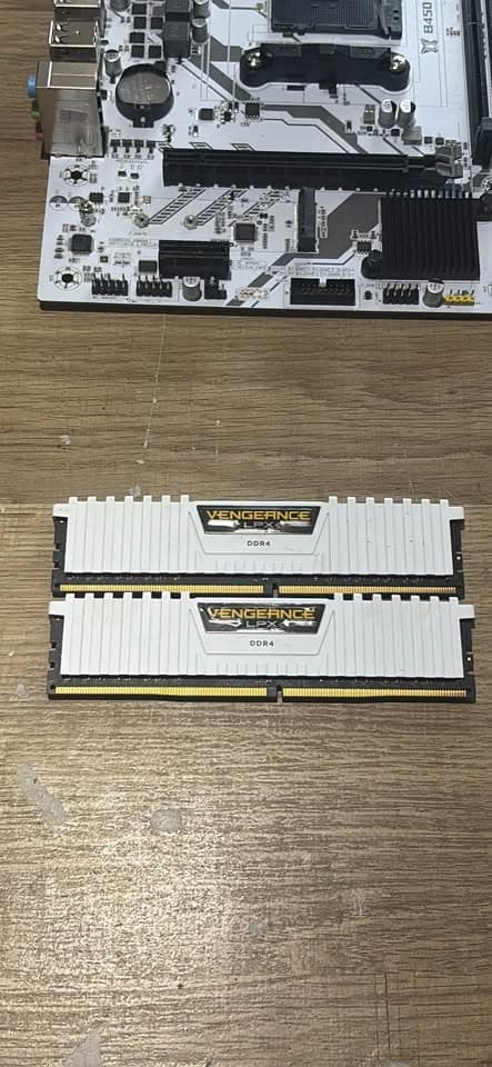 Machinist B450 (AM4), Ryzen 5 2600, Corsair Vengeance 2x8GB