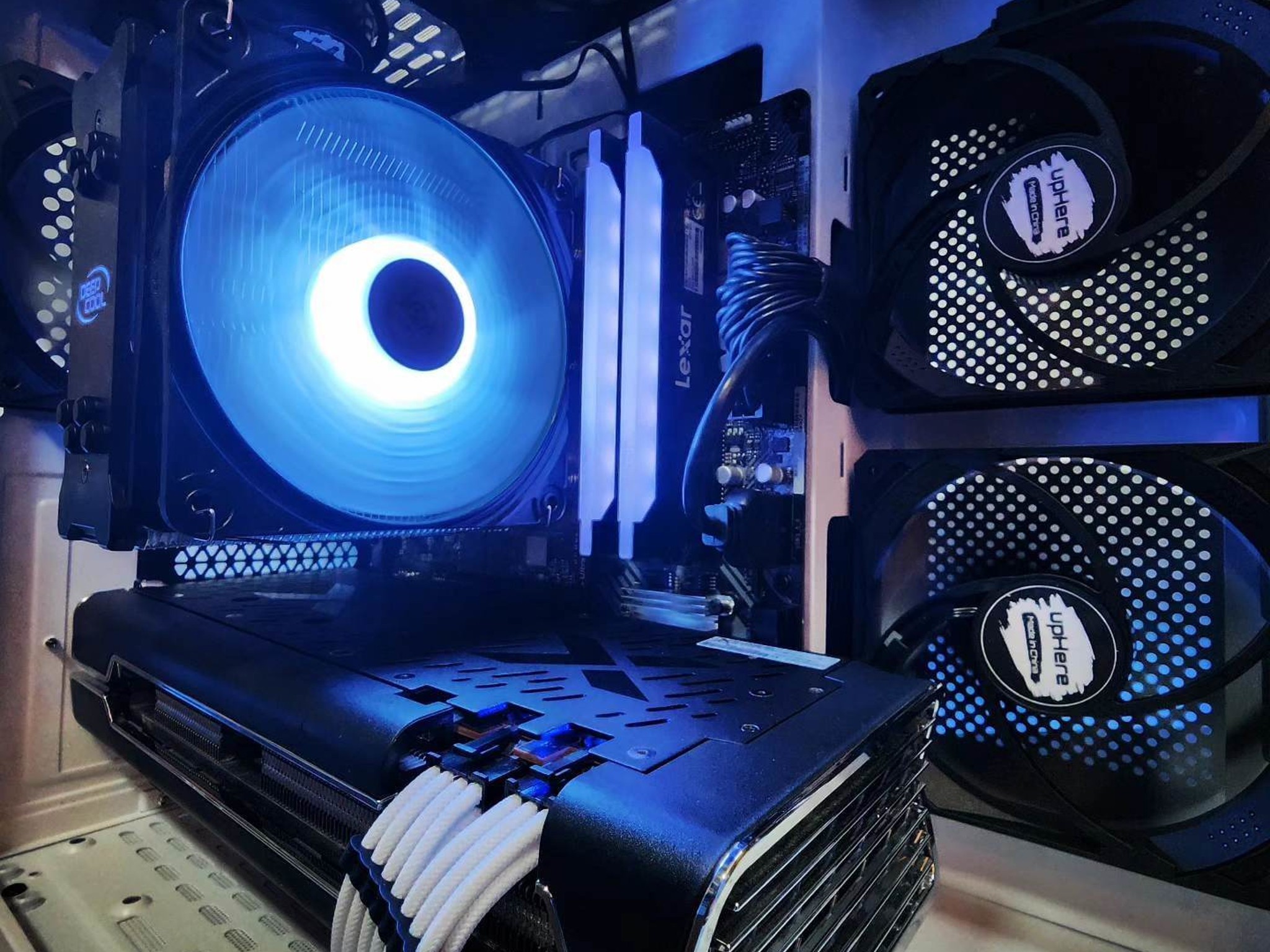 💙🤍 RX 5700XT // Ryzen 5 5600 // 16GB 3600MHz // 1TB NVMe Gen 3