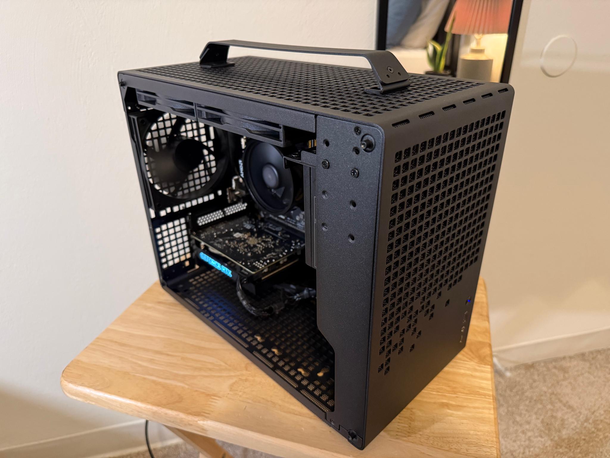 4060, Ryzen 5 5600X Gaming PC 1080p Beast, Small Profile