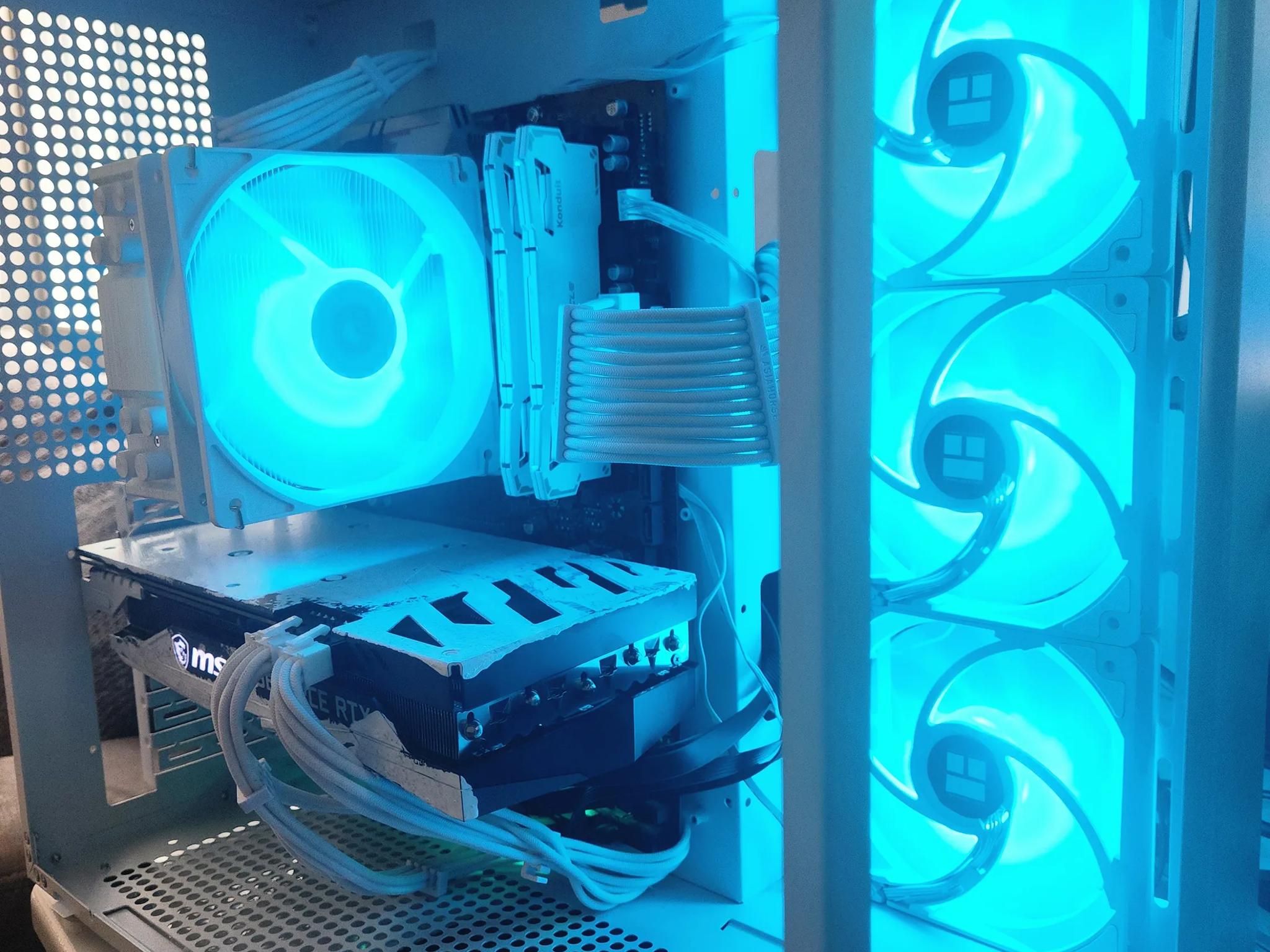 "Polar Predator" Gaming Desktop