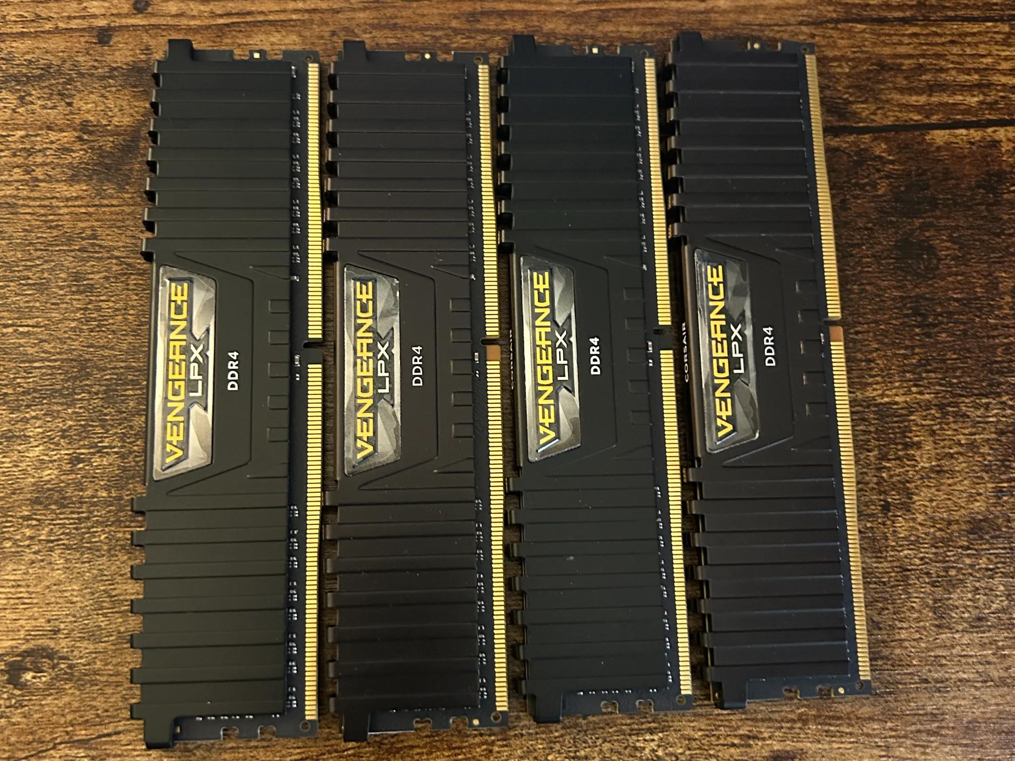 CORSAIR VENGEANCE LPX DDR4 RAM 32GB (4x8GB) 3200MHz