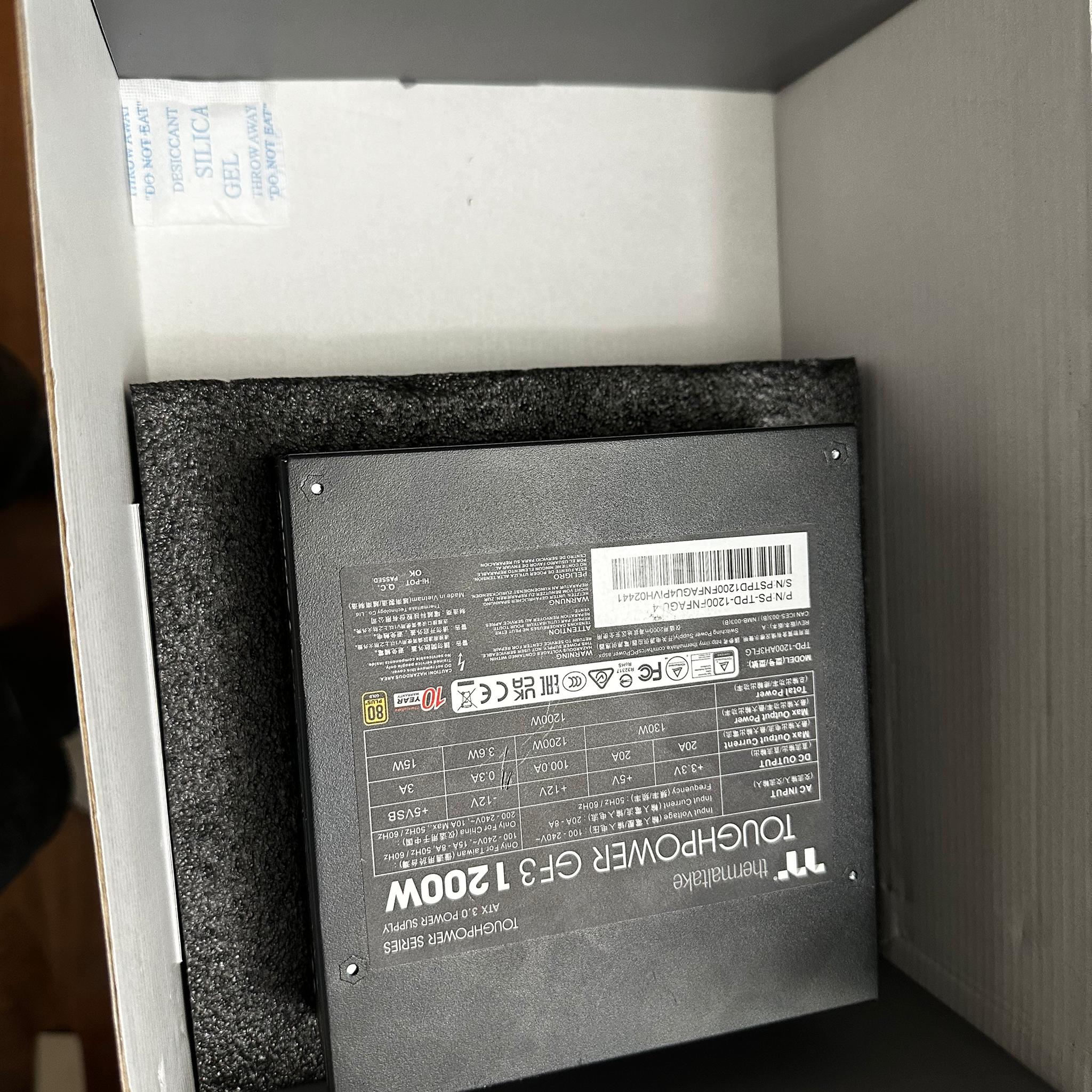 Thermaltake Toughpower GF3 1200W (missing cables)