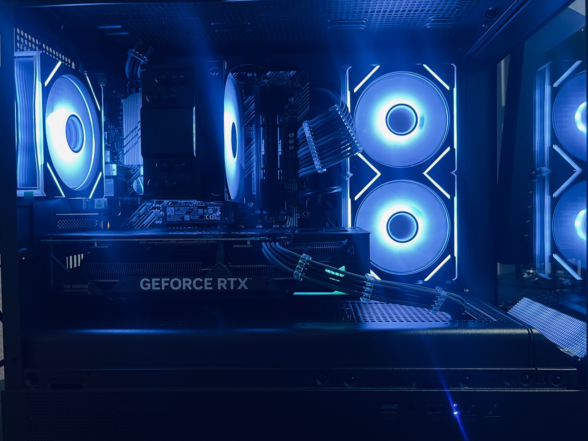 Pro Gaming PC |RTX 4070 // Ryzen 7 3700x // 32GB DDR4|