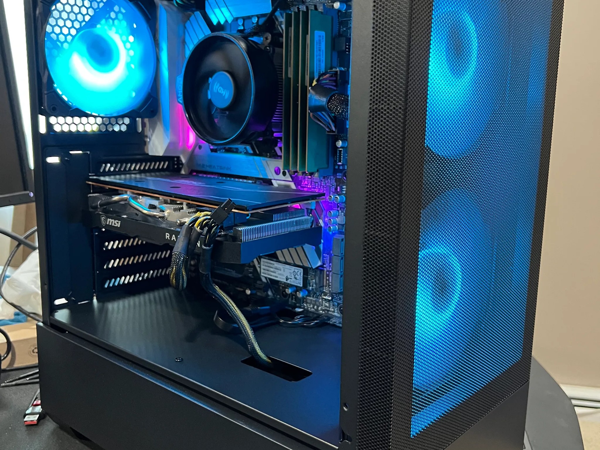 Tusker Build 5736 AMD 5700XT 3600