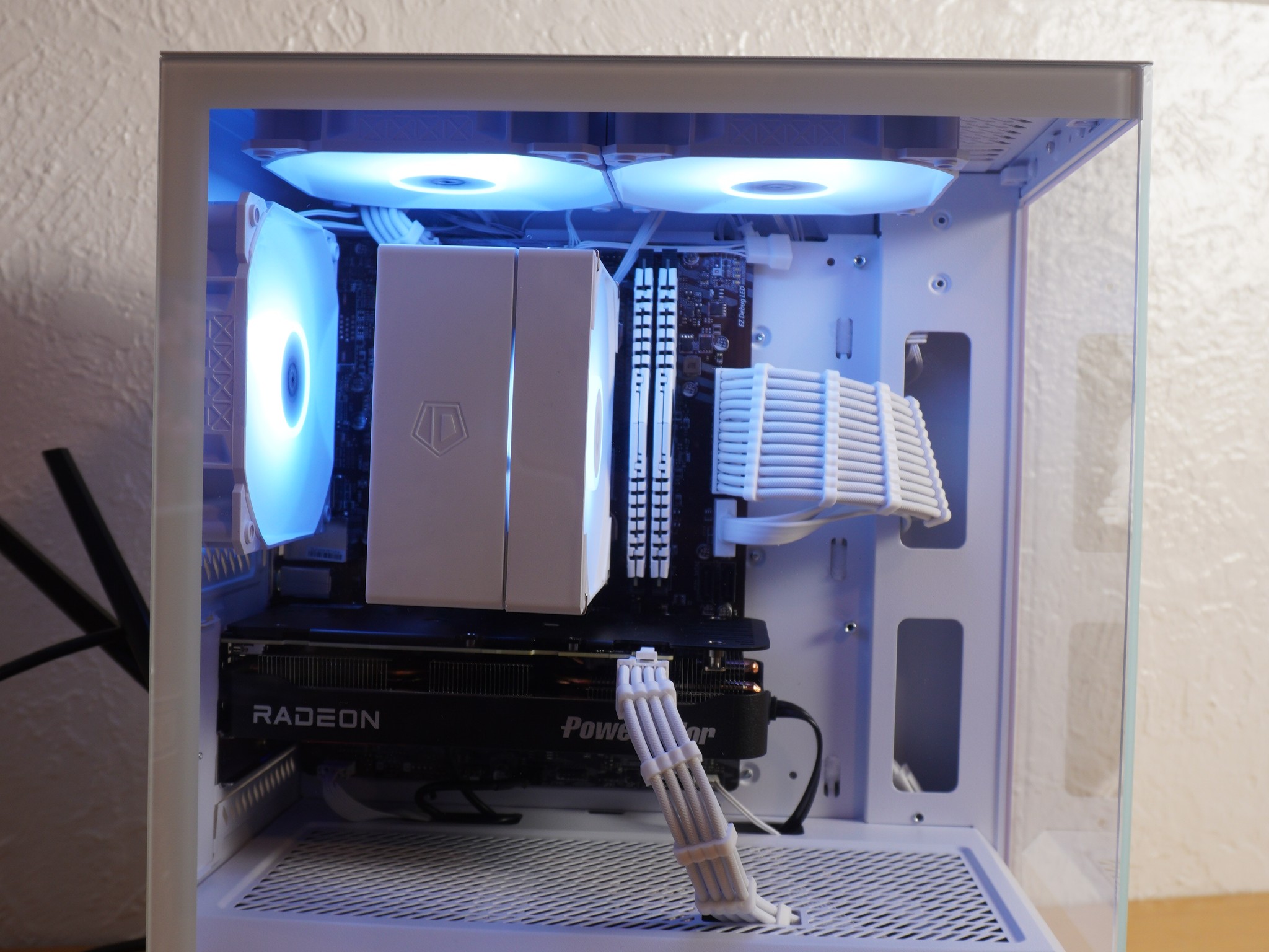 Soul White | RX 9060 XT | I7 10700 | 16GB DDR4 | 500GB 2.5 SSD|