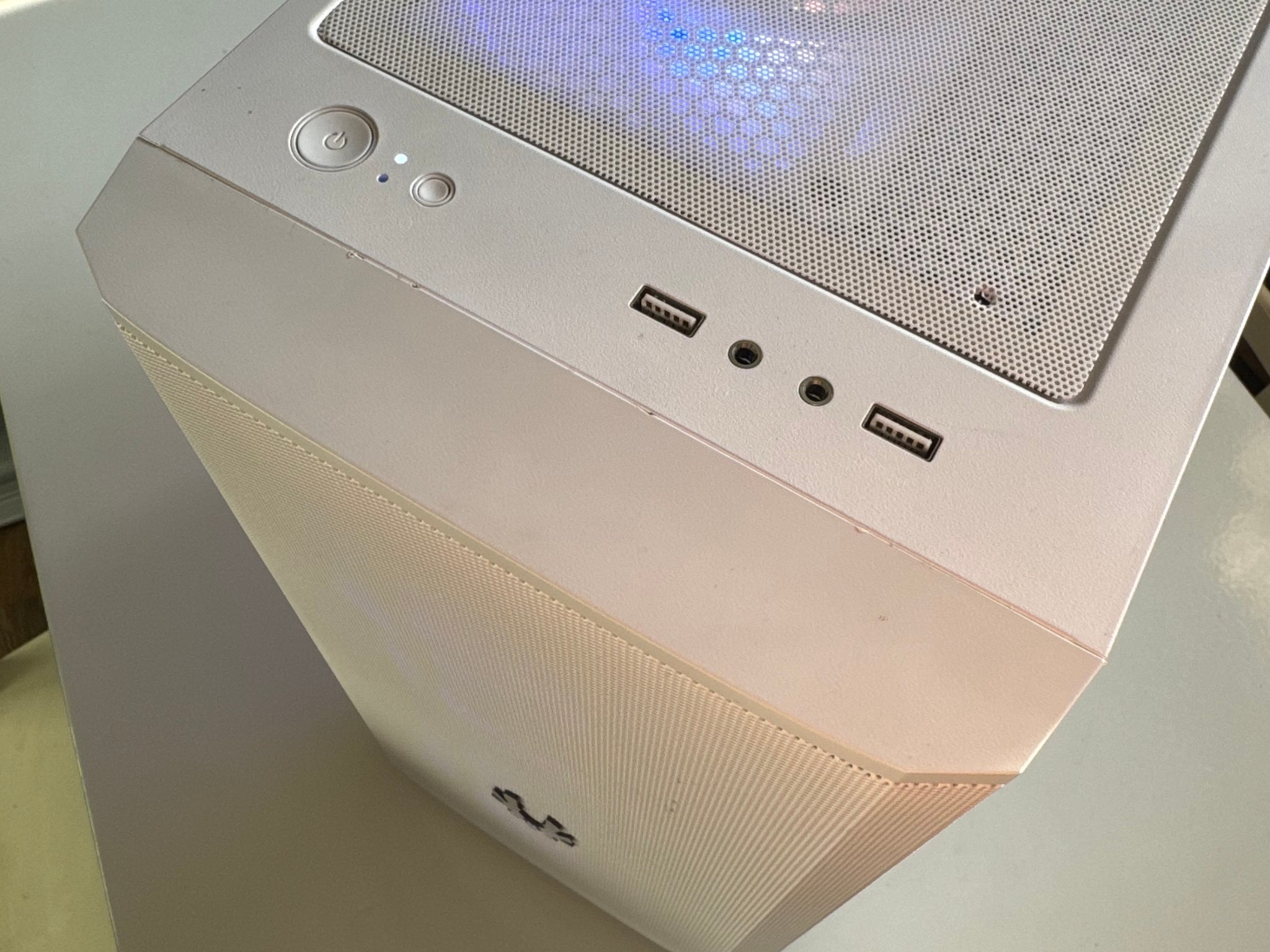 Arctic Fury | Custom Gaming PC | 4060  - i5 12600k - 16GB Ram - 1 TB NVMe