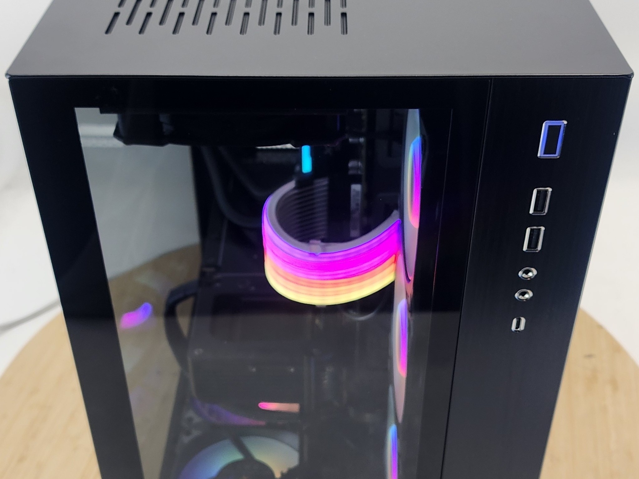 Gaming PC Ryzen 7 9850X3D 32GB RAM 2TB SSD RTX 5070 Ti 16GB Windows 11 Computer