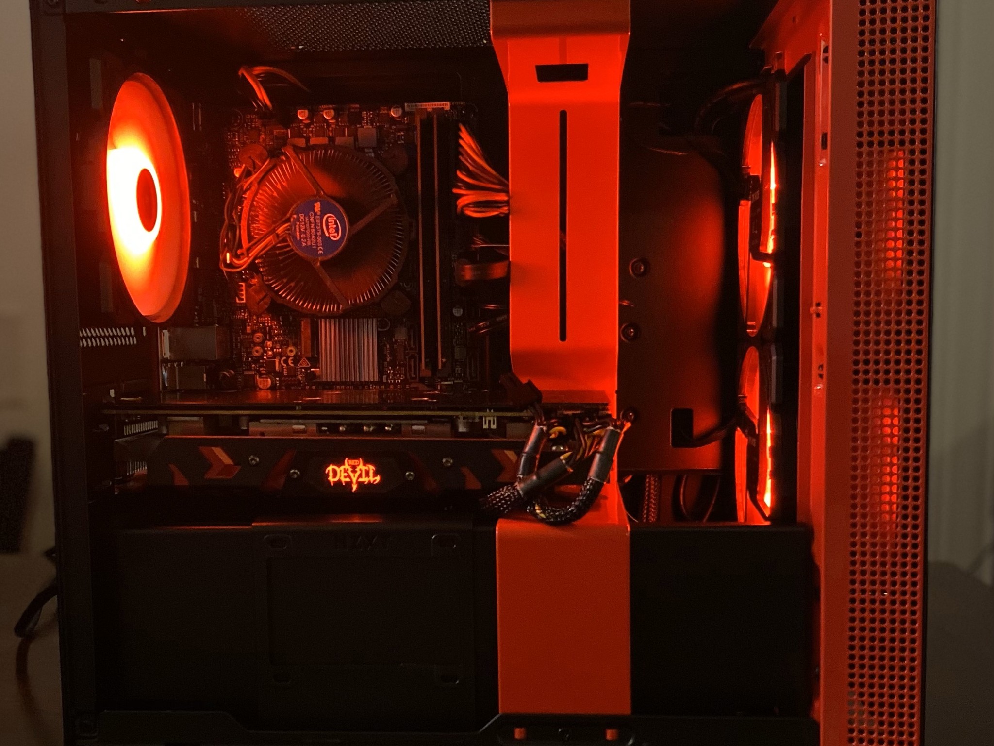 i3 8100 | RX 580 | 16gb Ram