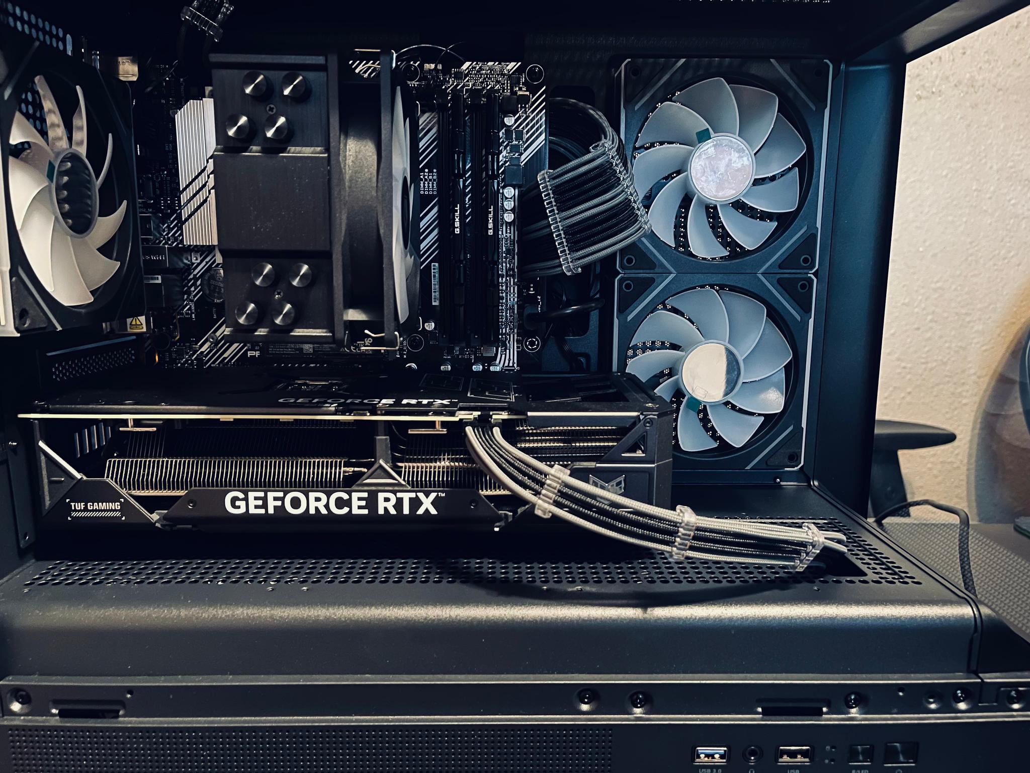 Pro Gaming PC |RTX 4070 // Ryzen 7 3700x // 32GB DDR4|