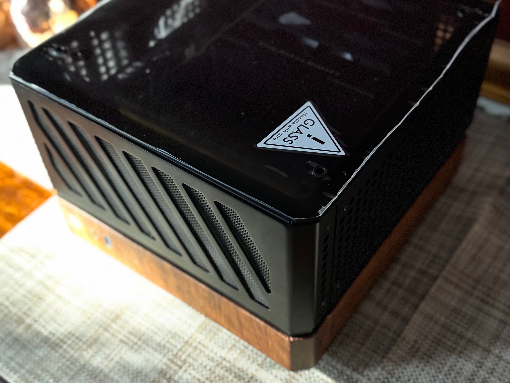 Luxury "Steam Machine" Ryzen 5 7600X3D Powercolor 9060 XT 32GB 1TB SteamOS 4K60 SFF Gaming Console