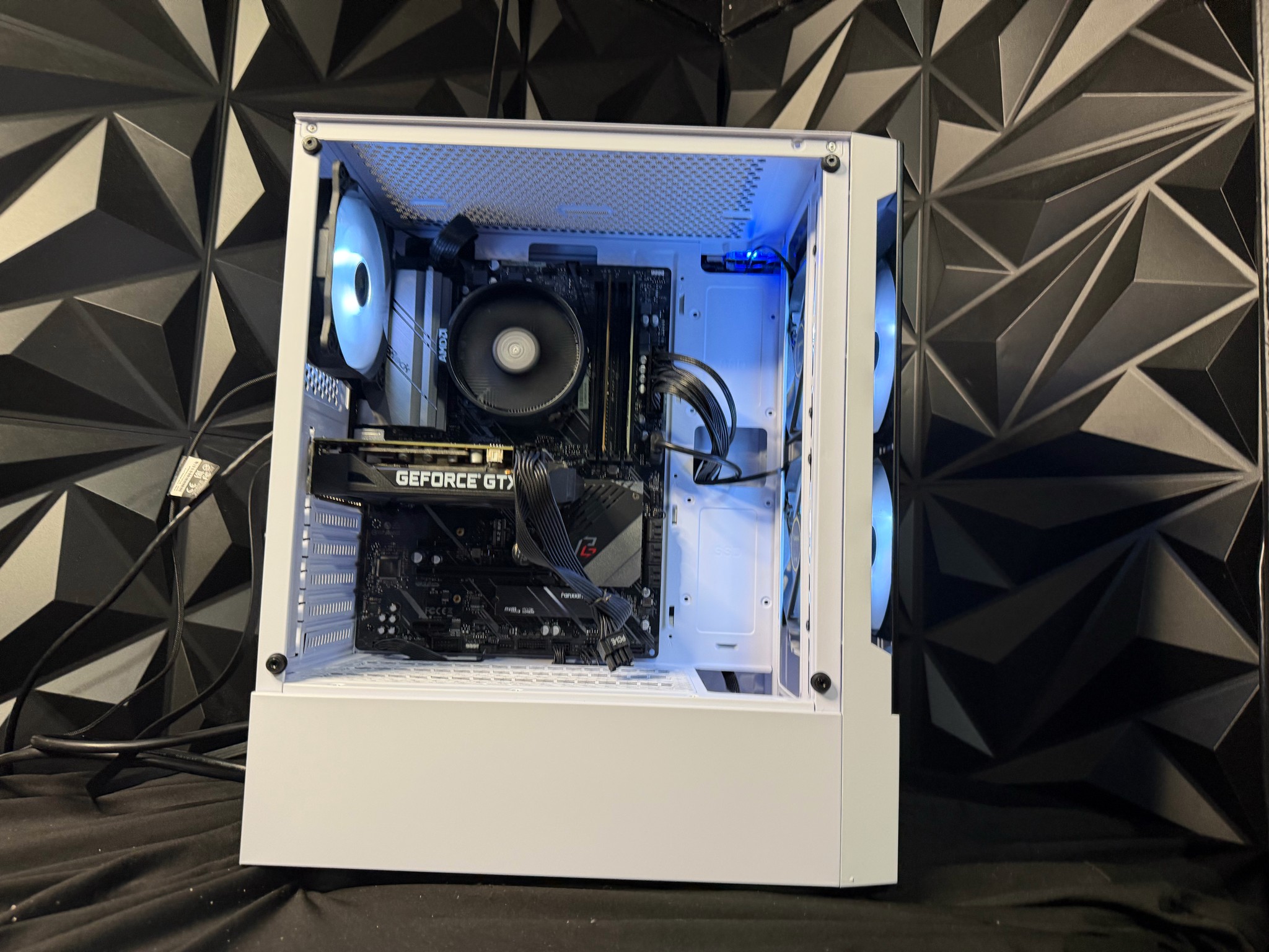 💸🎮 THE BUDGET BOOMER 🎮💸Ryzen 5 3600| GTX 1660 Super| 16 GB DDR4| 750 GB NVMe| 650W PSU