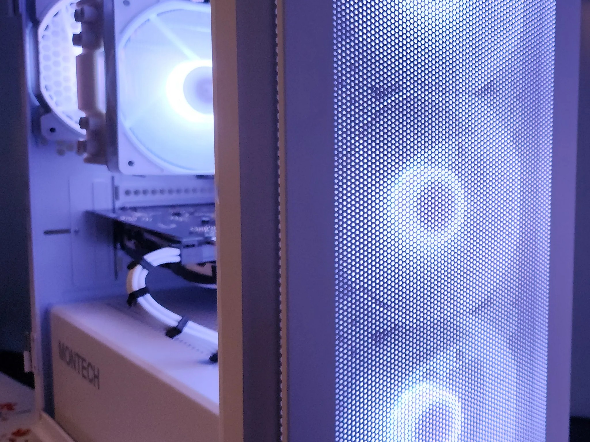 PRICE DROP!! Frosty Gaming Rig Ryzen 5/ 16GB / 1TB / RX 6600 8GB
