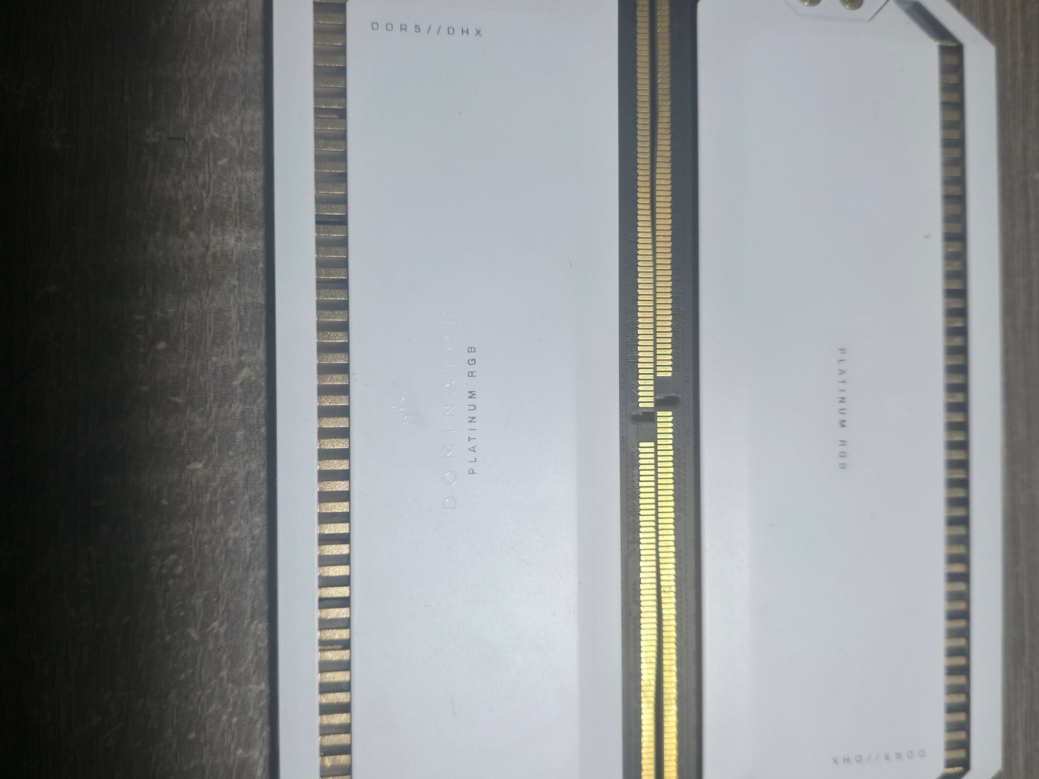 CORSAIR DOMINATOR PLATINUM RGB DDR5 RAM 32GB (2x16GB) 6200MHz CL36 Intel XMP