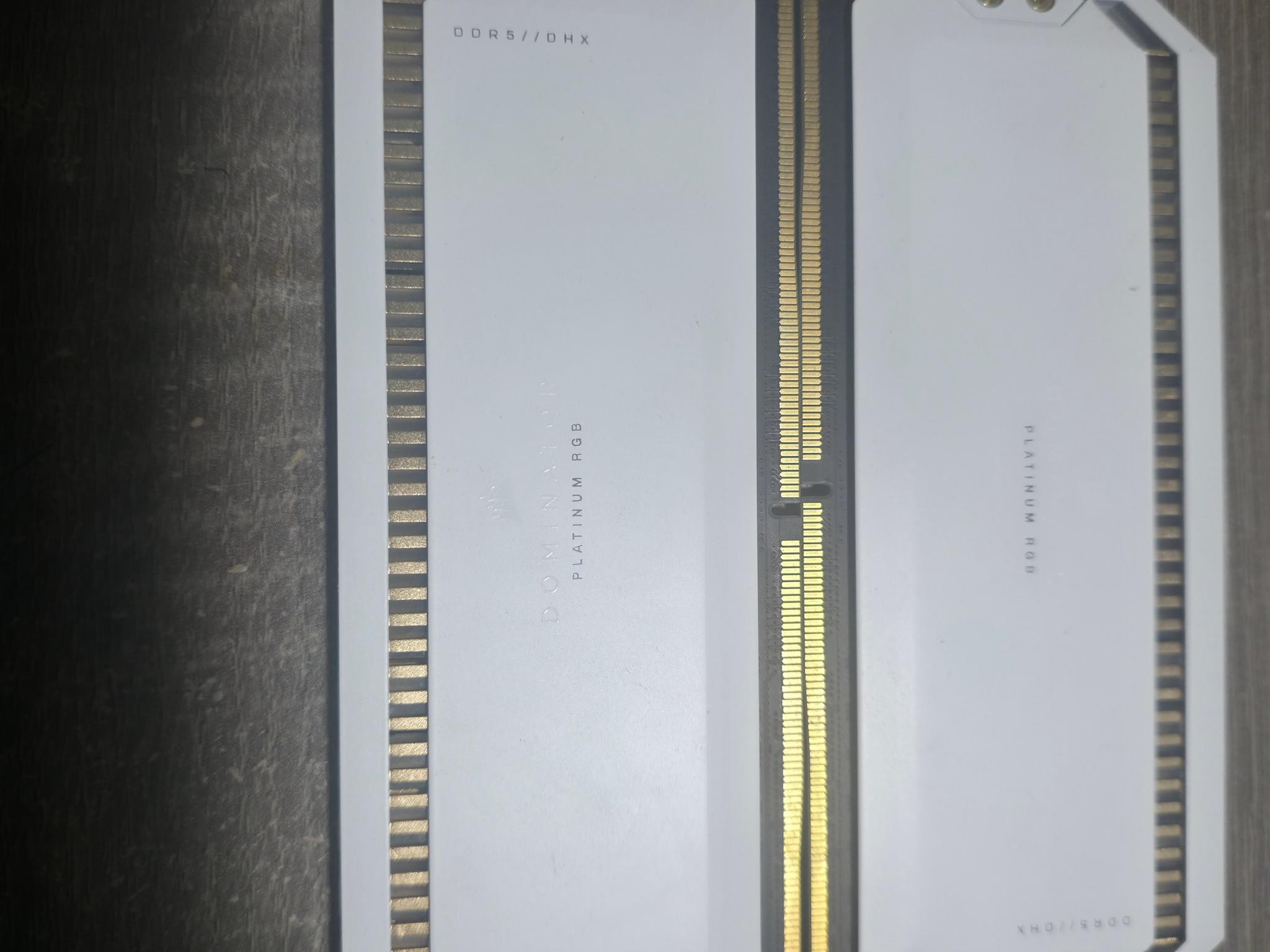 CORSAIR DOMINATOR PLATINUM RGB DDR5 RAM 32GB (2x16GB) 6200MHz CL36 Intel XMP