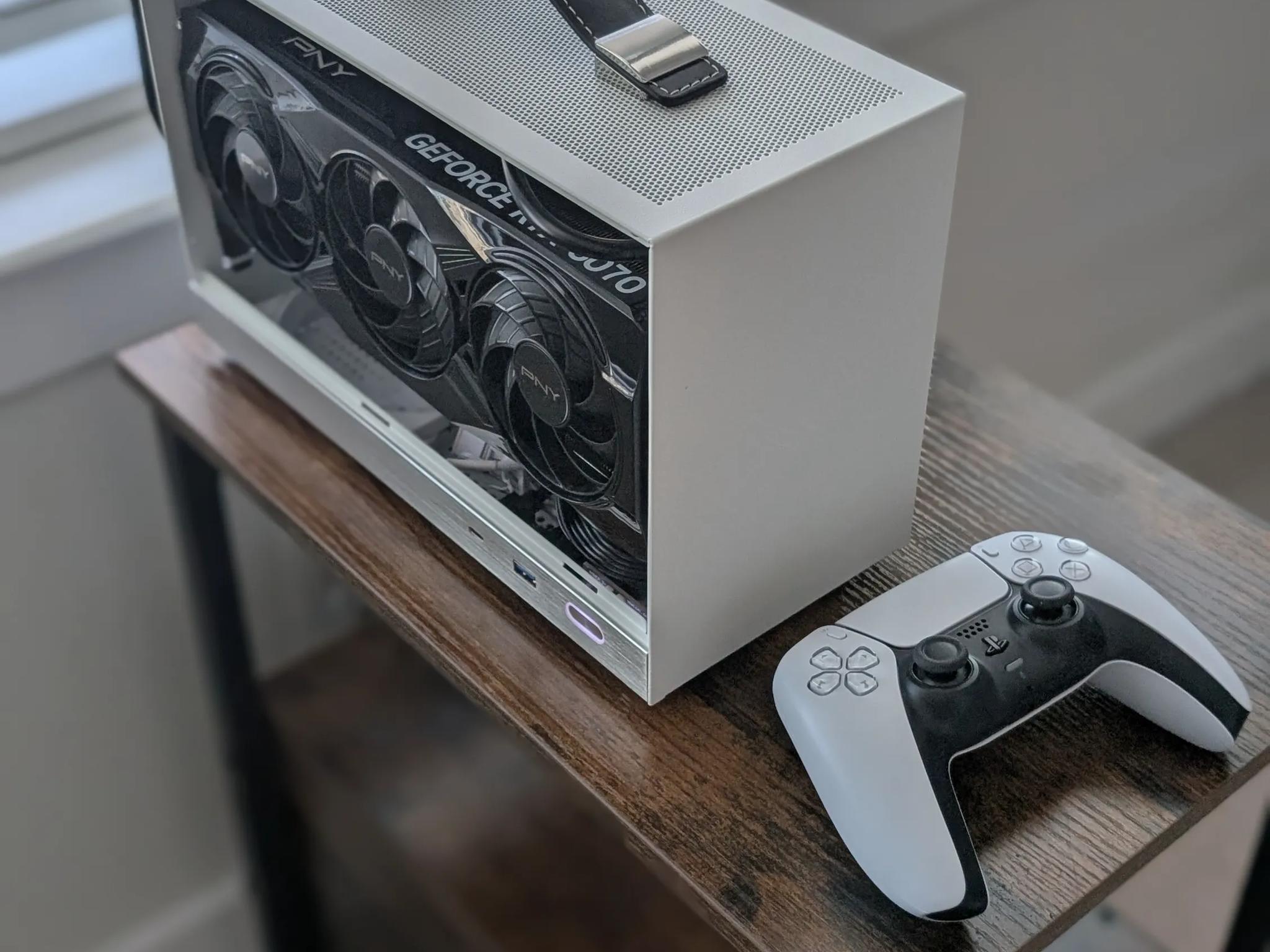 5070 + 9600X - Tiny White Mini ITX PC (8.1L) - Full size GPU