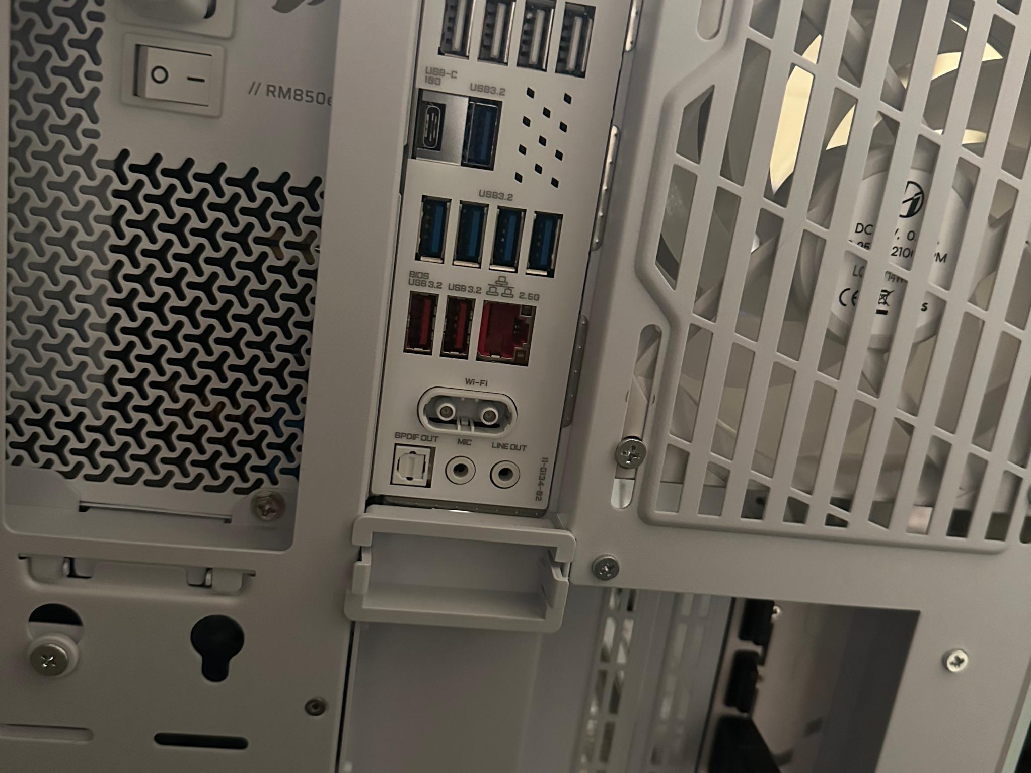All White Gaming PC | RX 9070 XT | Ryzen 7 9700X