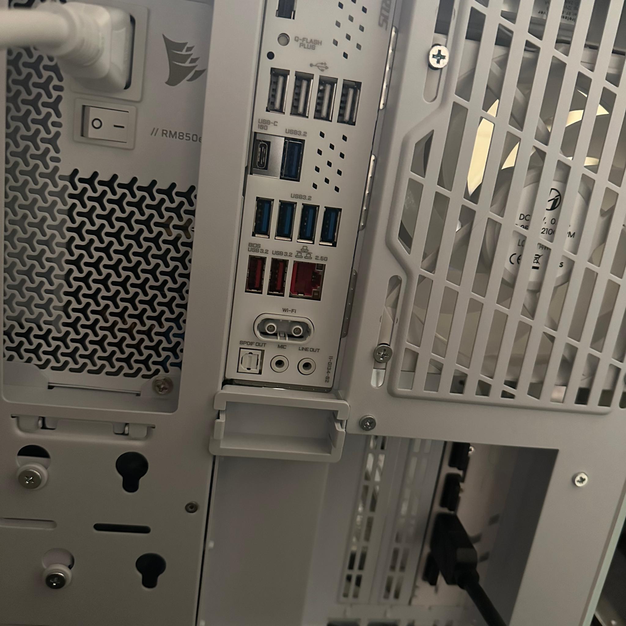 All White Gaming PC | RX 9070 XT | Ryzen 7 9700X