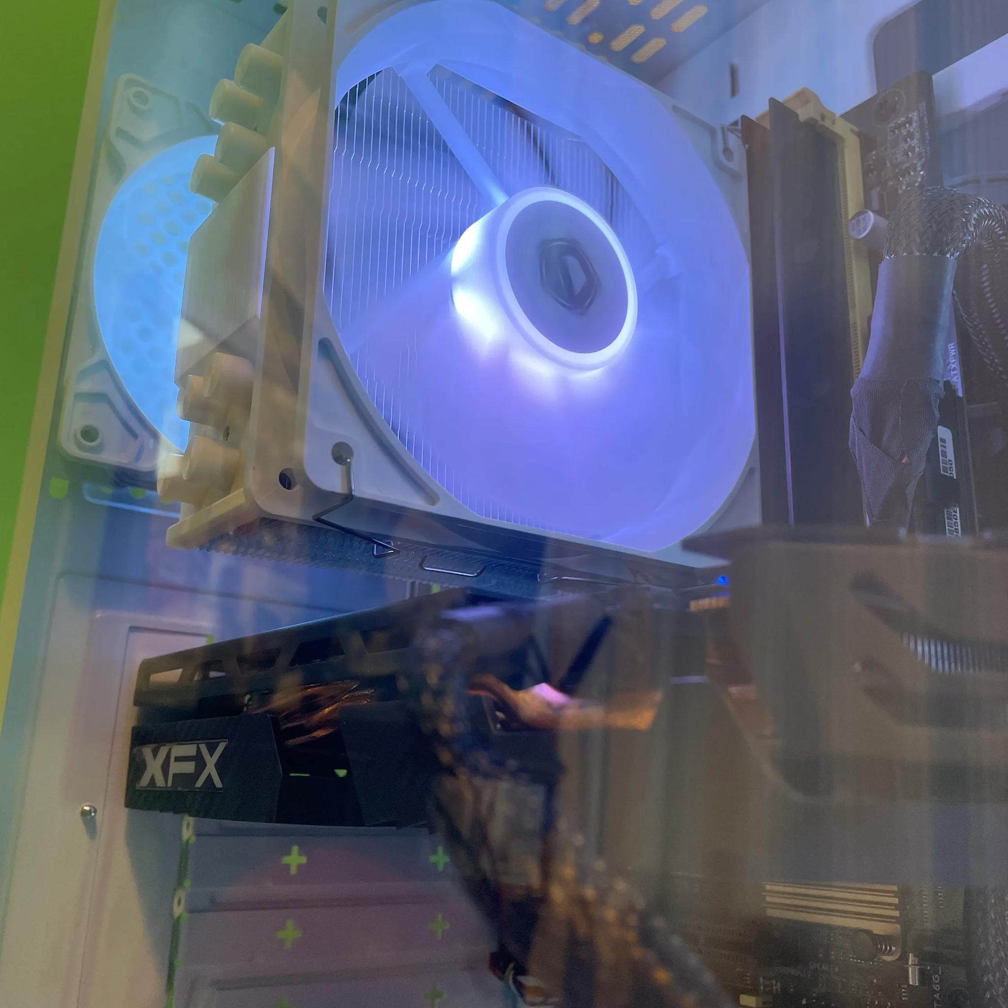 CLEAN White Gaming PC| Intel i5 / Amd RX580 / 8GB / 600GB Win 10 Pro WiFi