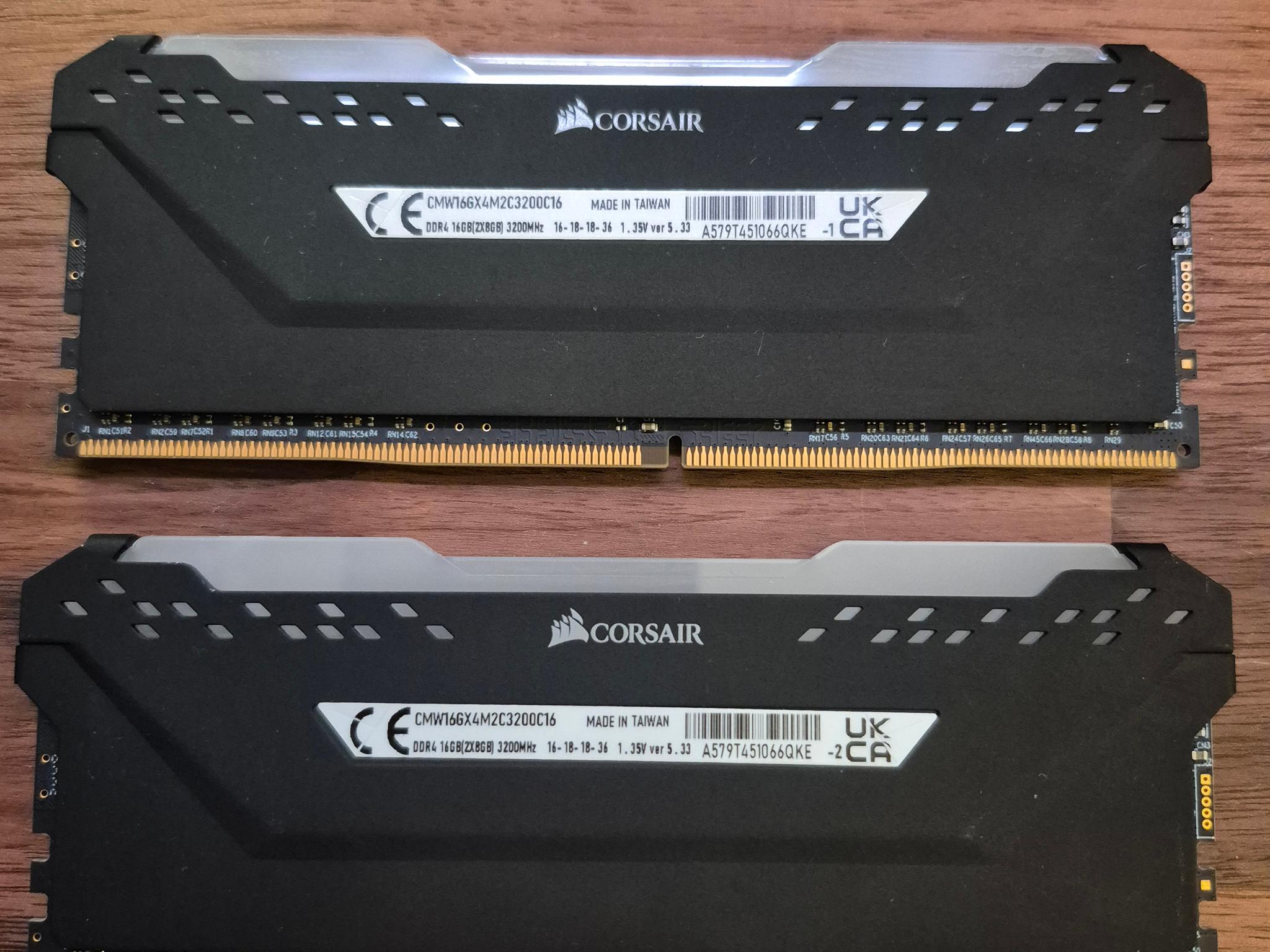 CORSAIR 16 GB RGB RAM