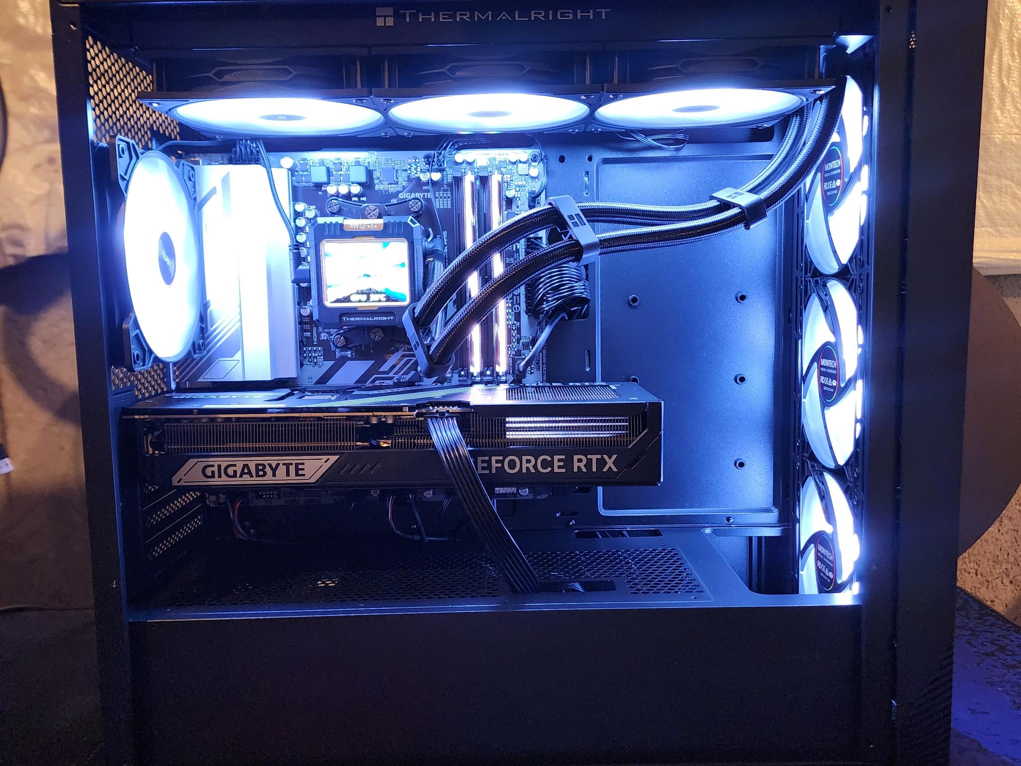 RTX 5080 / Ryzen 7 9800X3D / 32GB DDR5 RAM / 2TB NVMe SSD