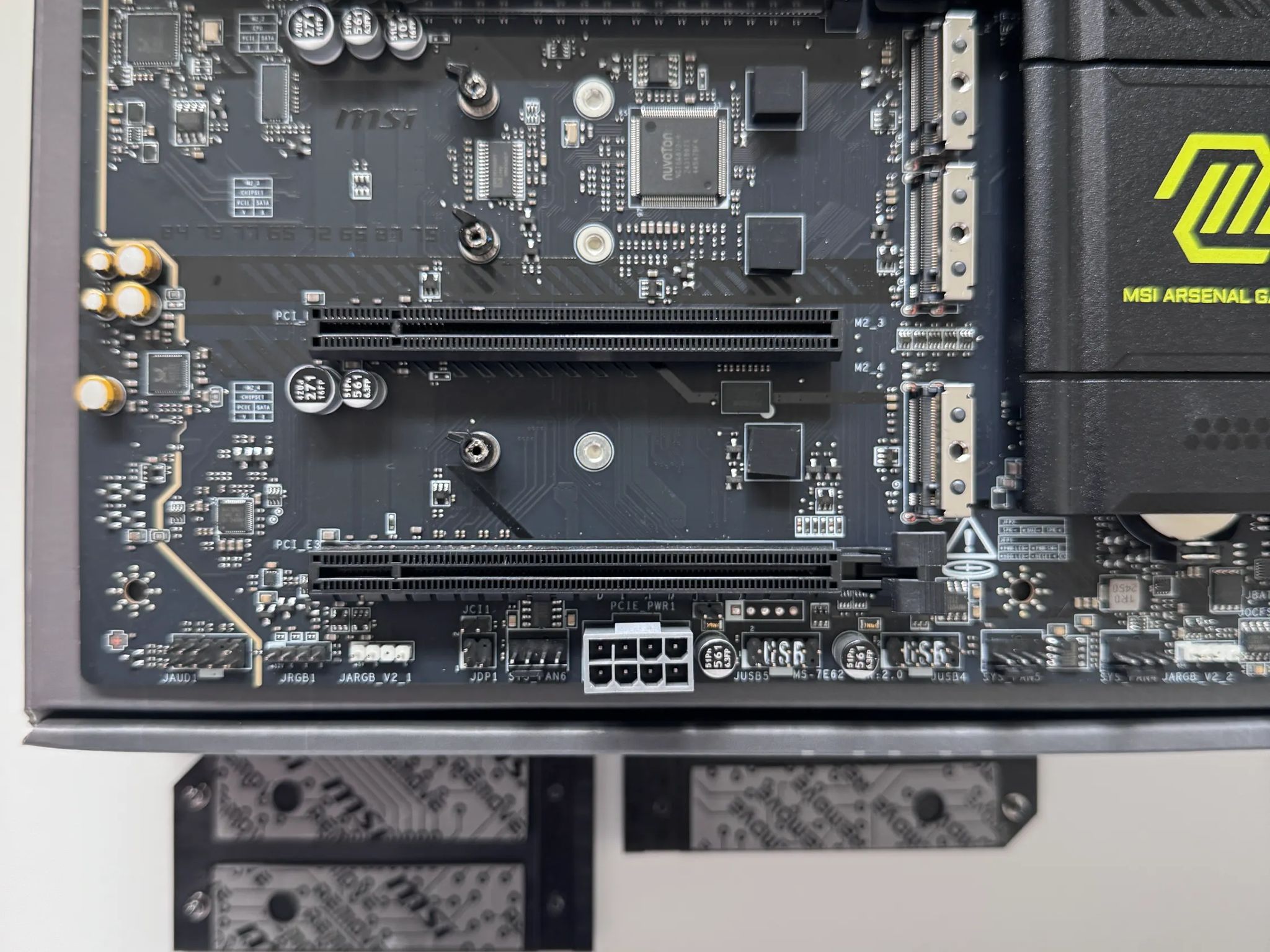 MSI - MAG B850 TOMAHAWK MAX Wi-Fi
