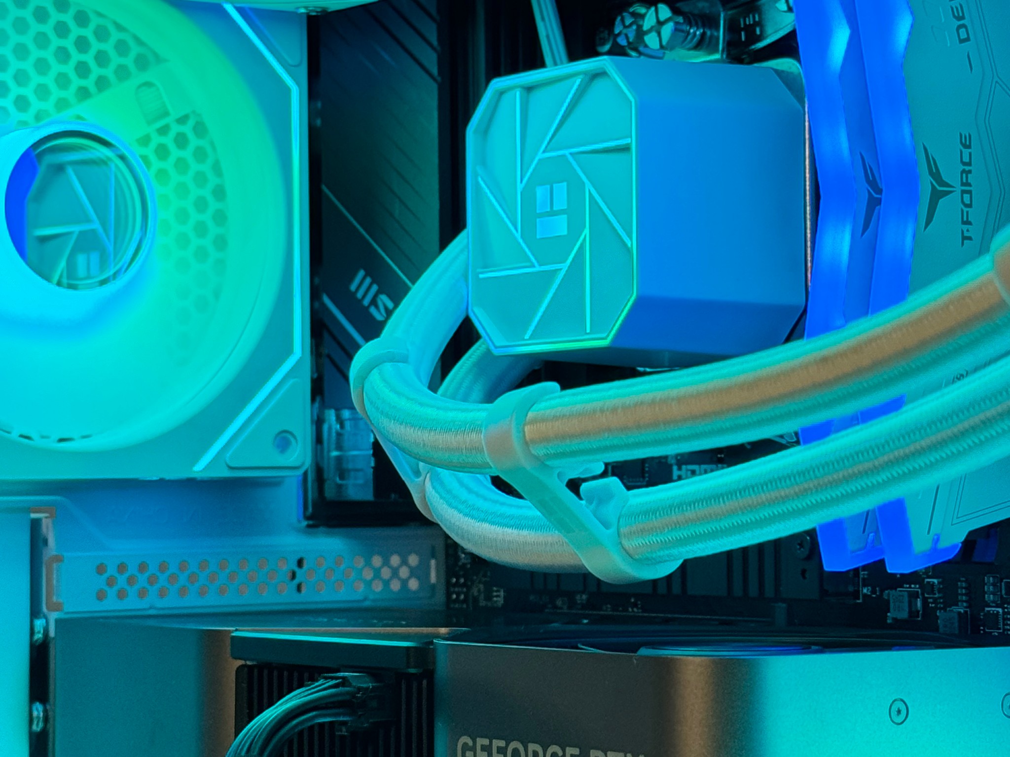 🖤Founders🖤 Ryzen 7 7700X | RTX 4070 12GB FE | 32GB 6000mhz DDR5 | 1TB Gen4 nVME SSD | Win11 + Wifi