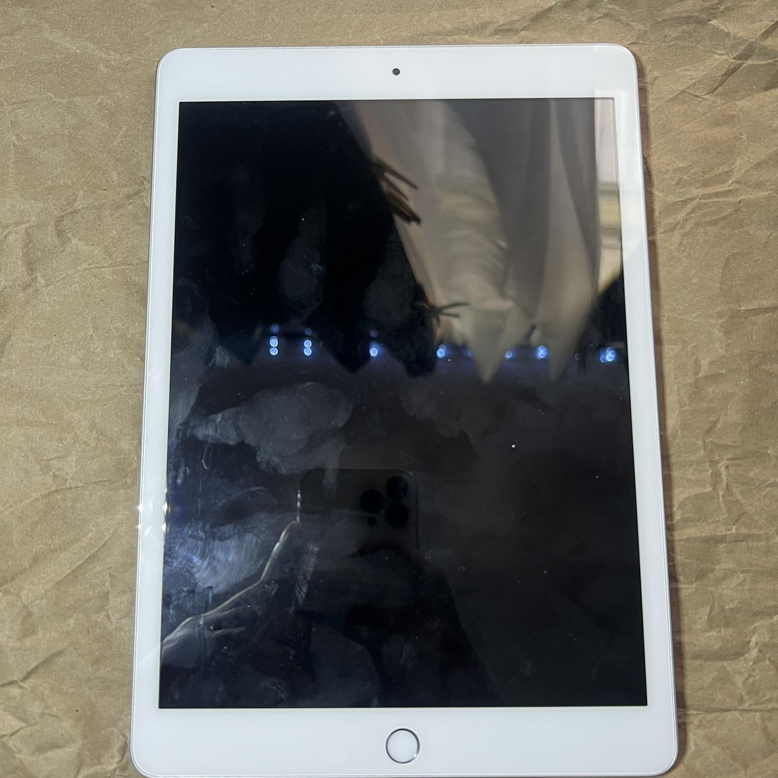 Apple iPad 8th Gen – Wi-Fi – 32GB – Silver