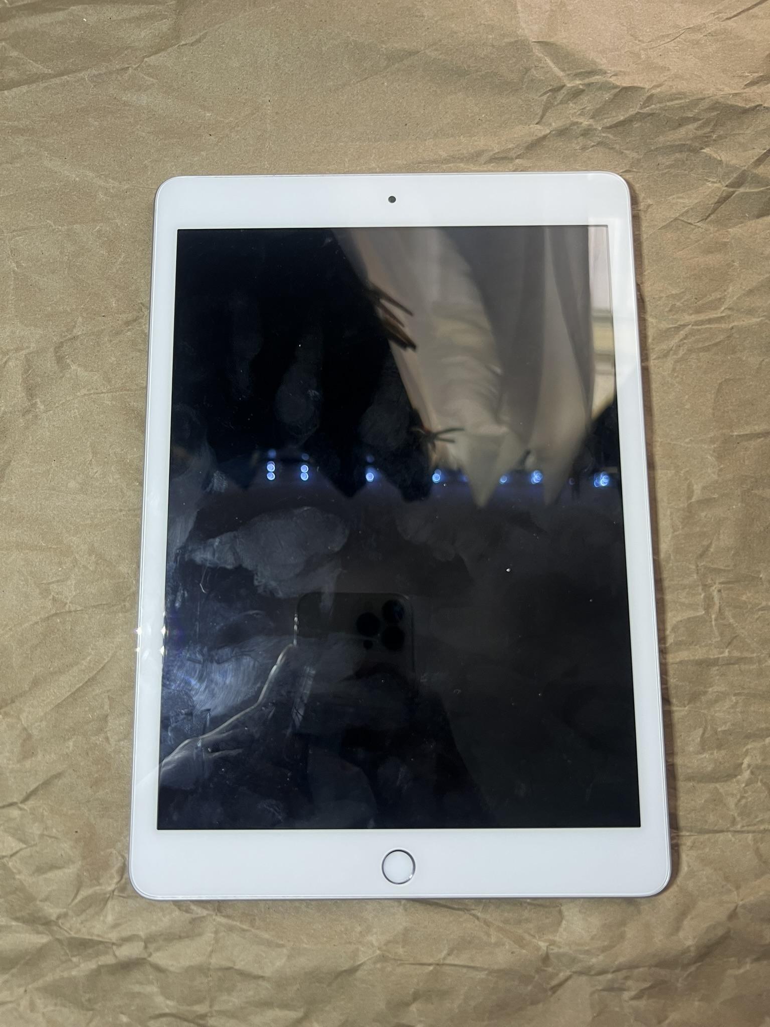 Apple iPad 8th Gen – Wi-Fi – 32GB – Silver
