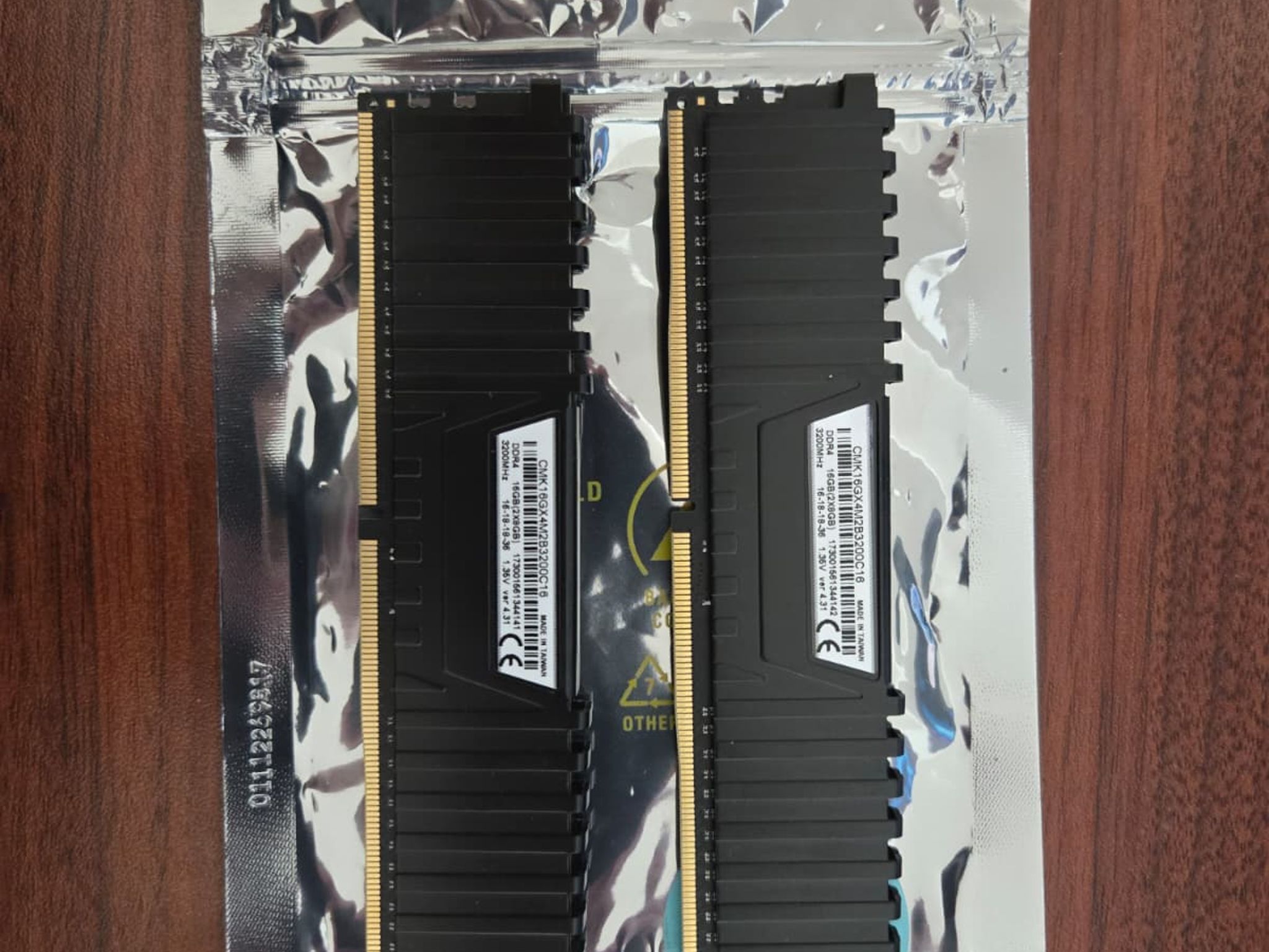 CORSAIR VENGEANCE 16GB DDR4 3200MHZ