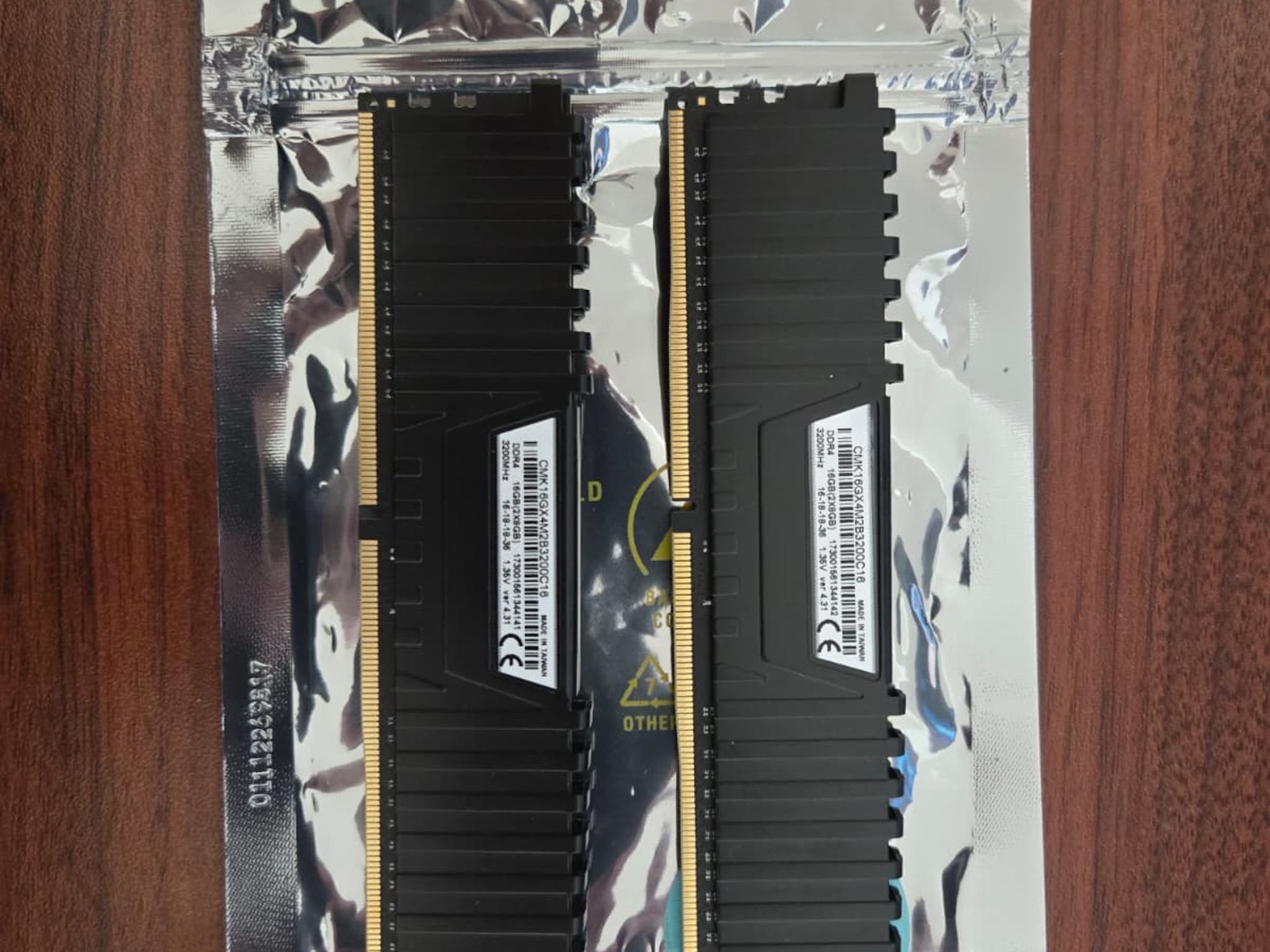 CORSAIR VENGEANCE 16GB DDR4 3200MHZ