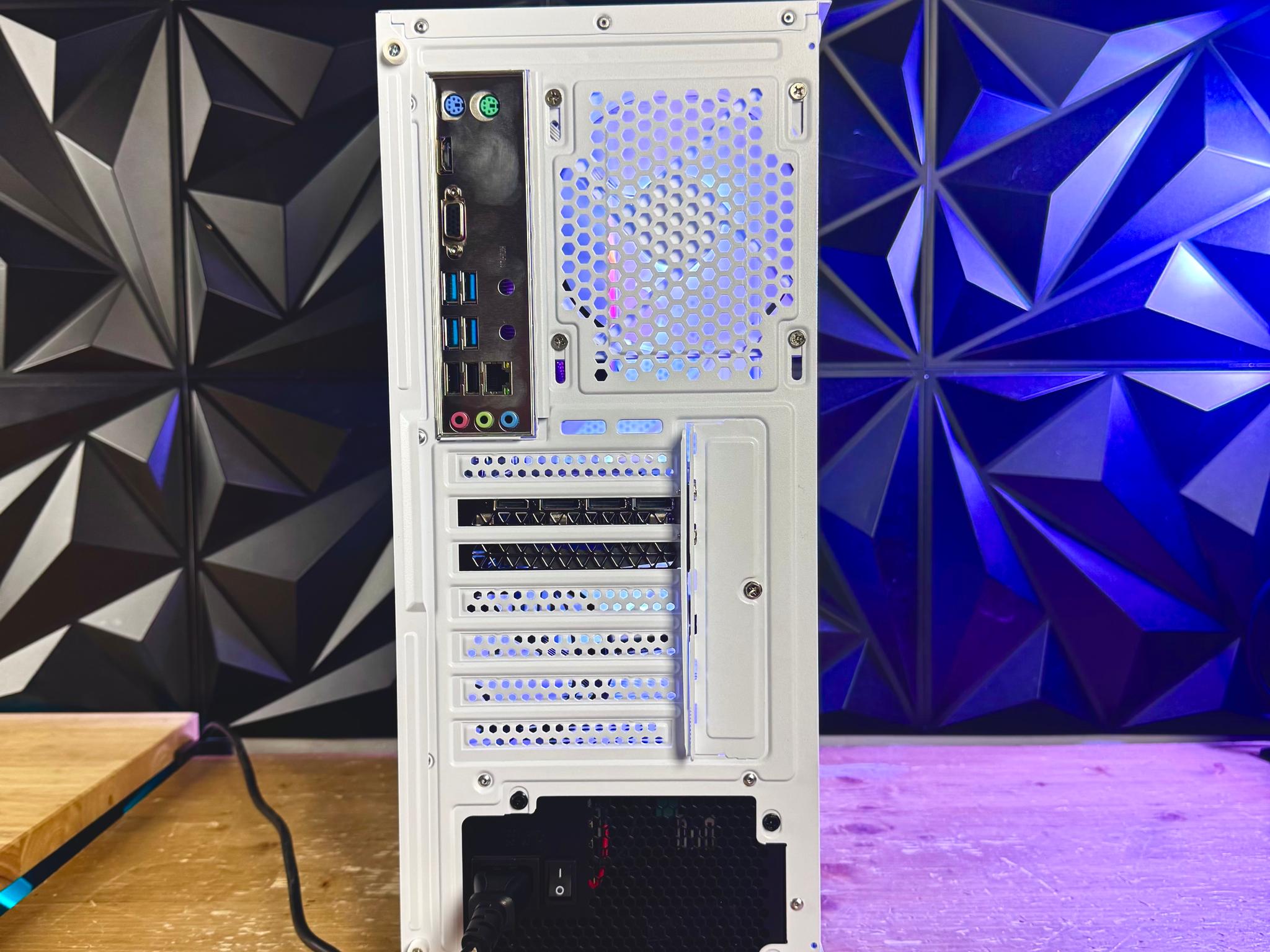 Custom Gaming PC - Intel Core i7 8700- 32GB DDR4 - Nvidia RTX 4060 - 500GB SSD + 1TB W11