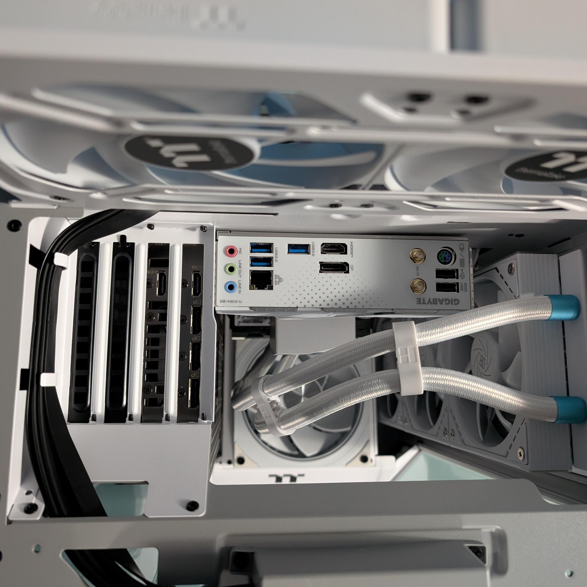 The Sci-Fi Powerhouse: RTX 5070 / i5-14600K / Tower 300 Limestone Edition