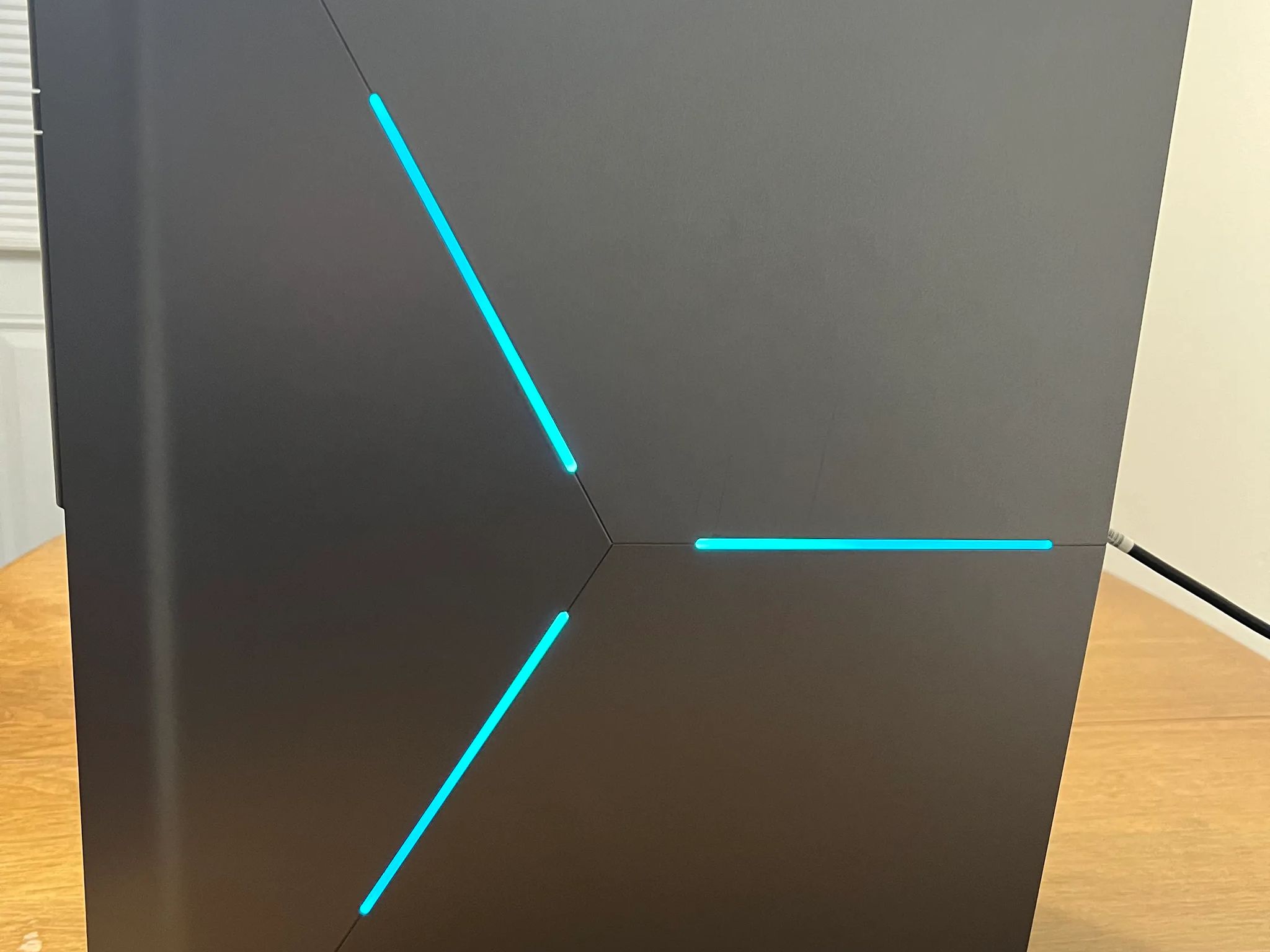 RTX 2060 // i7-9700 // 16GB RAM // 256GB SSD