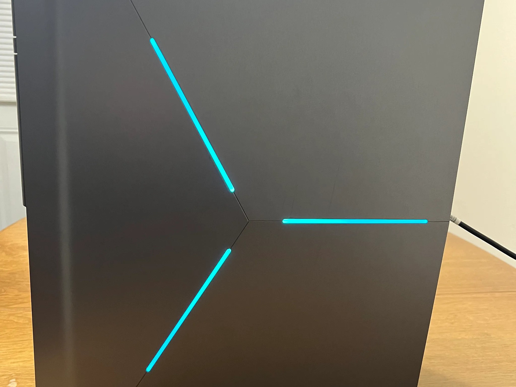 RTX 2060 // i7-9700 // 16GB RAM // 256GB SSD