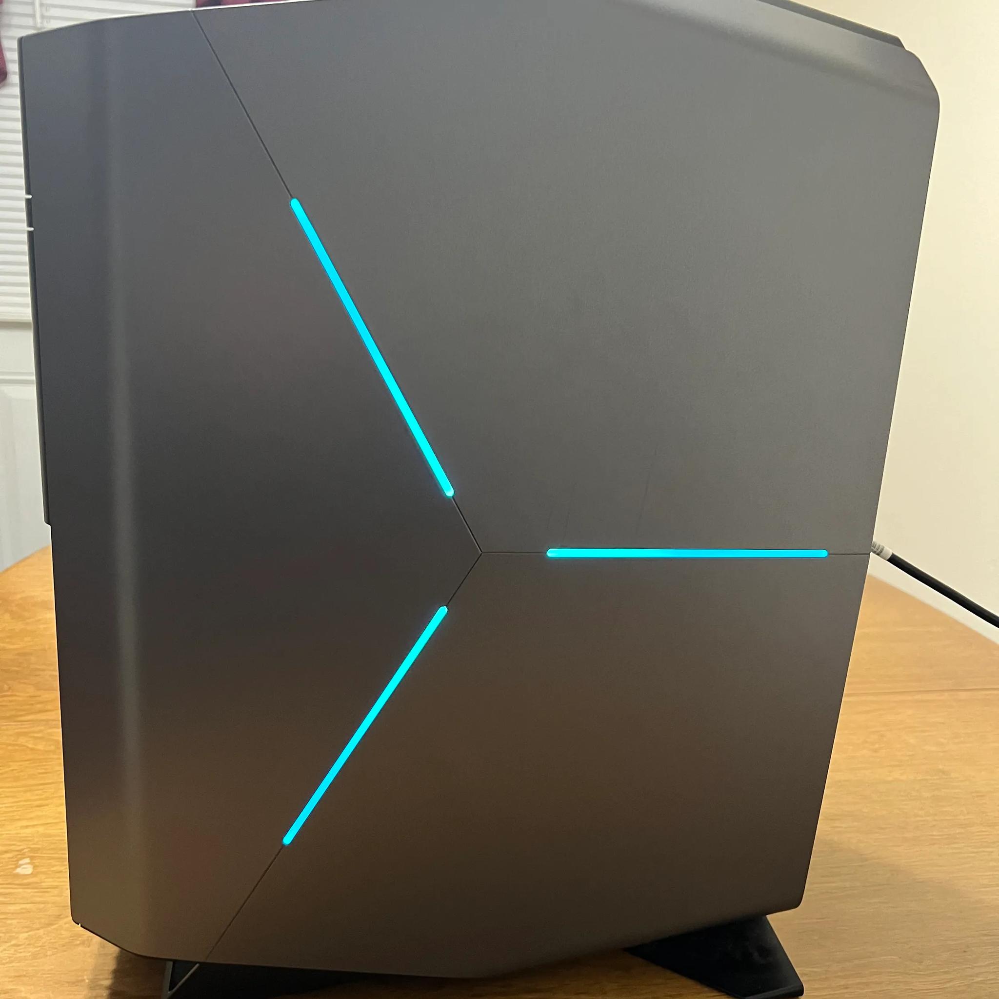 RTX 2060 // i7-9700 // 16GB RAM // 256GB SSD