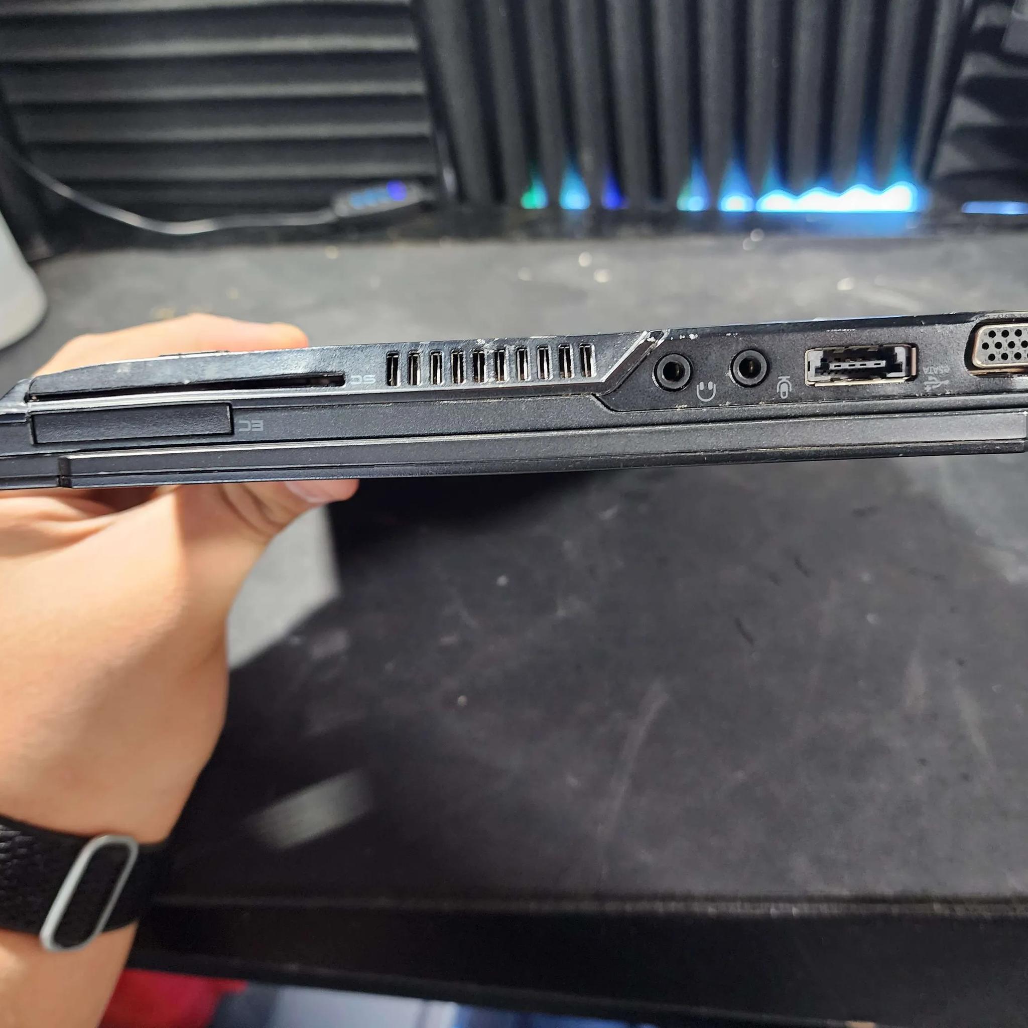 Dell Inspiron 13" Laptop (NO DISK DRIVE)