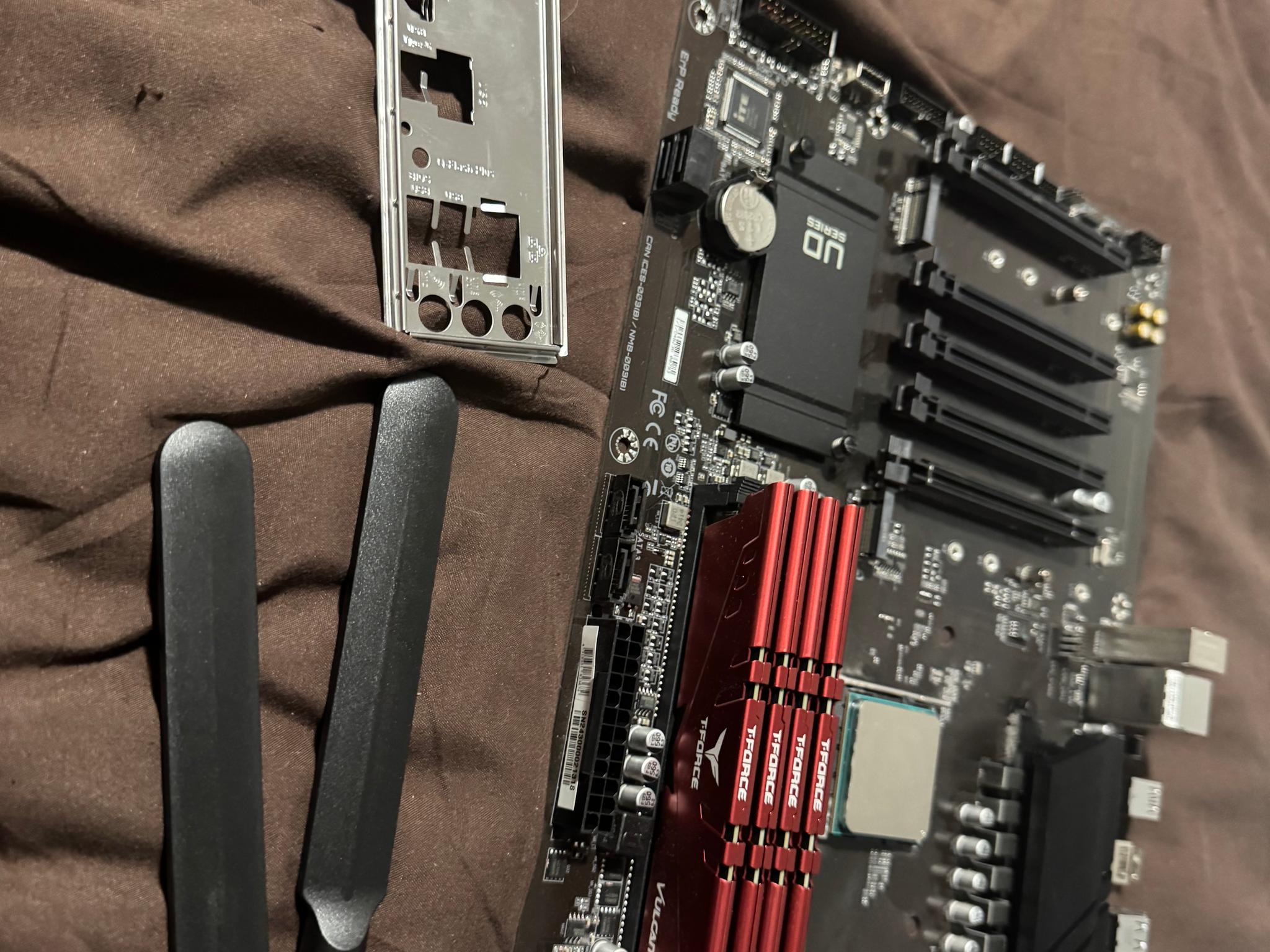 Gigabyte B550 Ud 32GB DDR4 Ram Amd 5 5500 Cpu bundle