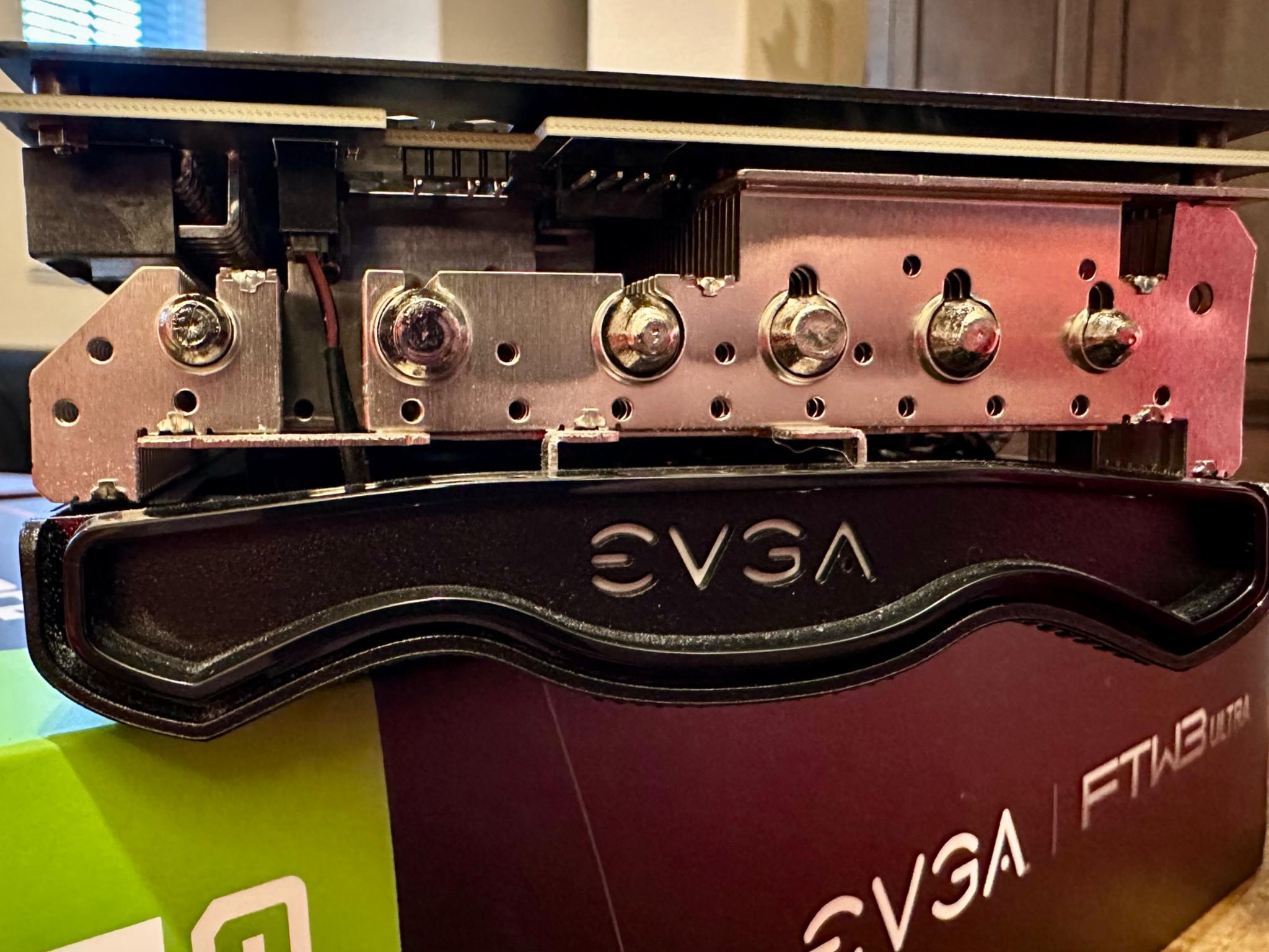 *PLEASE READ, RUNS HOT* EVGA RTX 3080 Ti 12GB