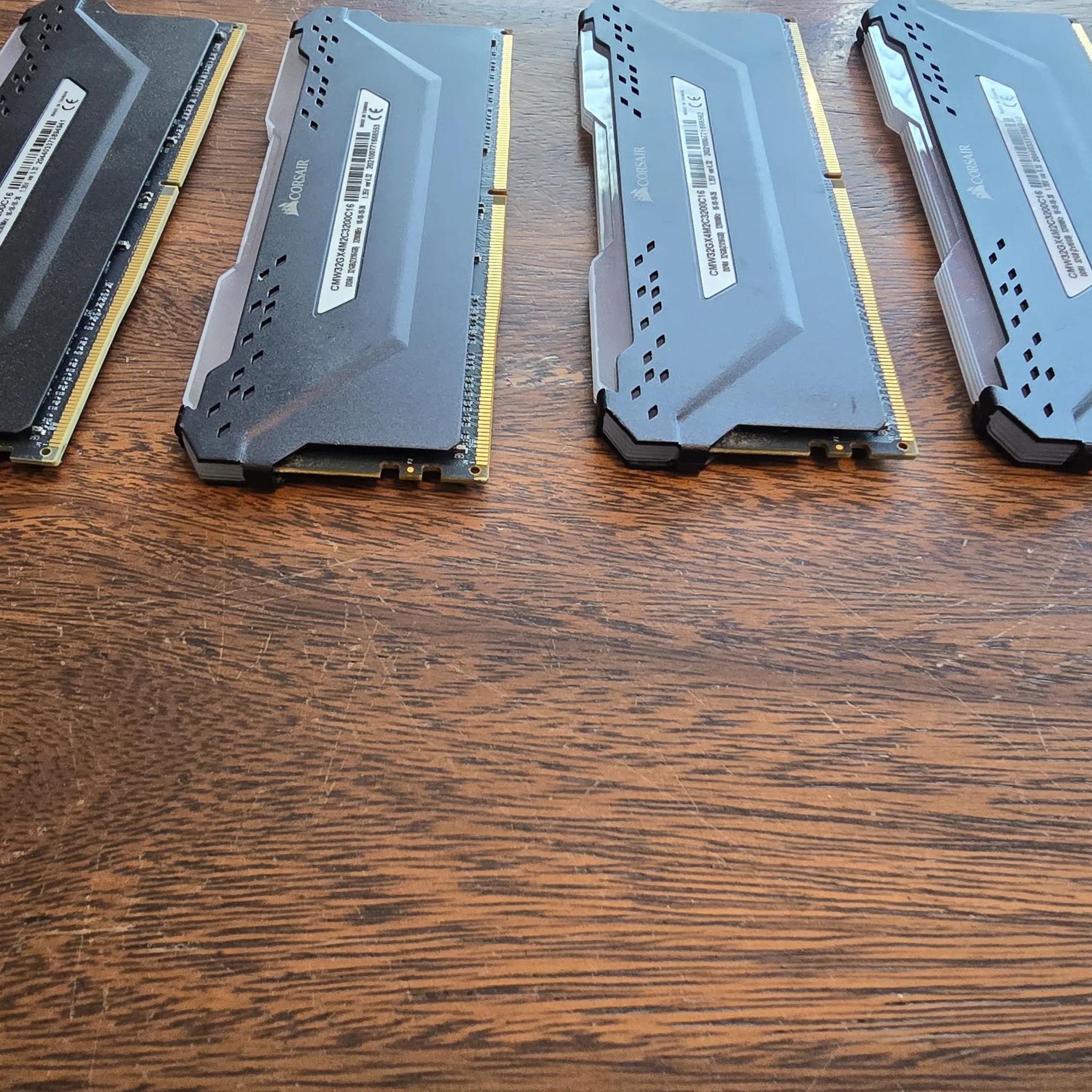 Corsair CMW64GX4M4C3200C16 Vengeance Pro 64GB DDR4 3200MHz RAM