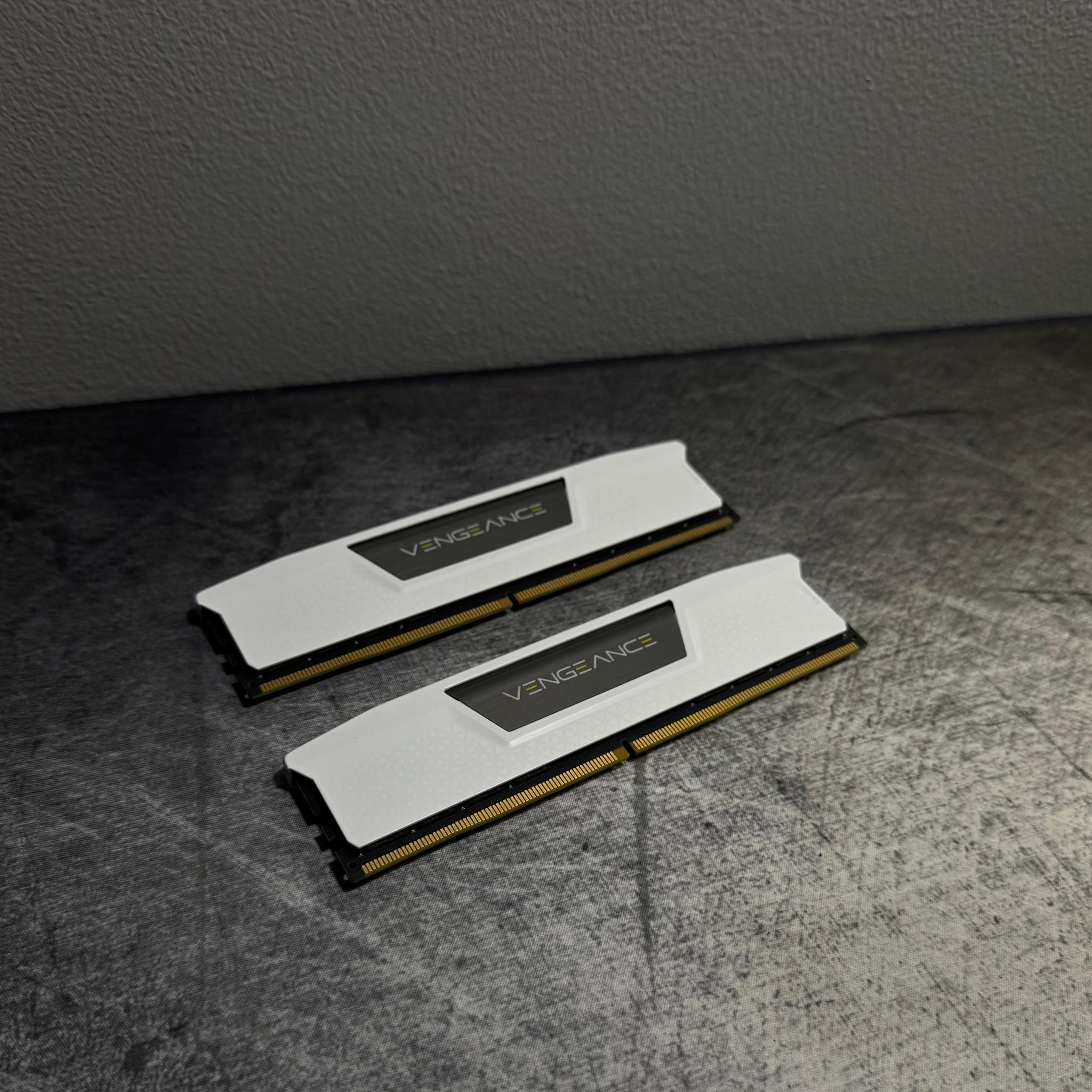 White DDR5 64GB (2x32) 5600MHz Small Form Factor