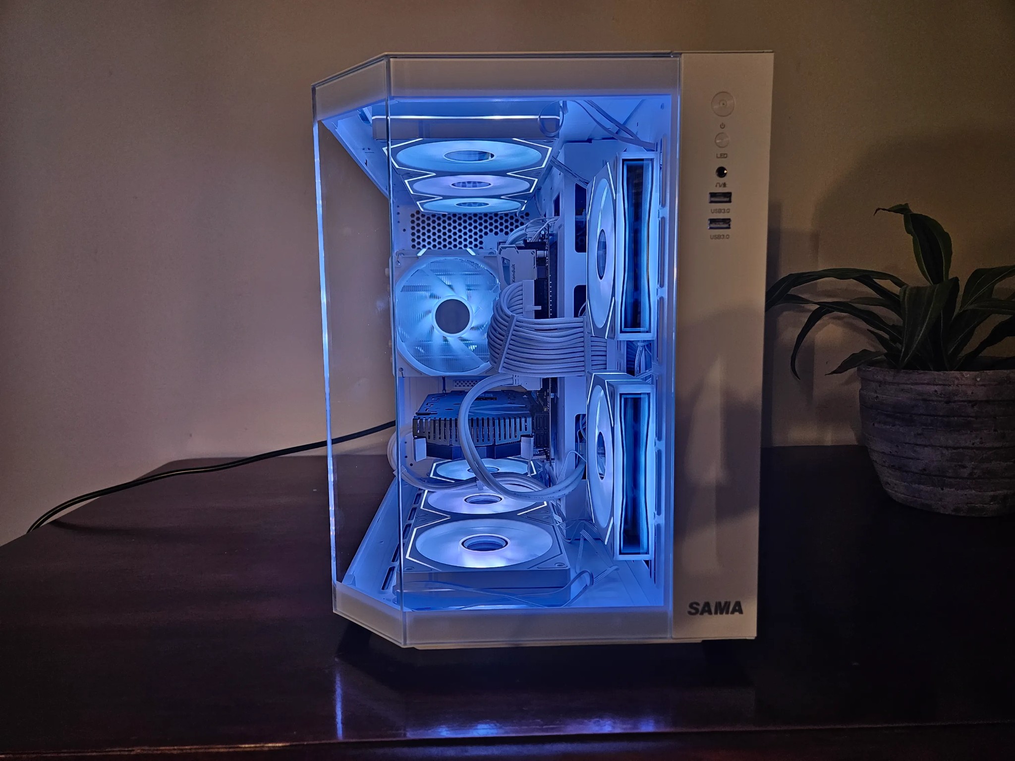 RTX 2060 Ryzen 5 3600x White RTX Fishtank Gaming PC